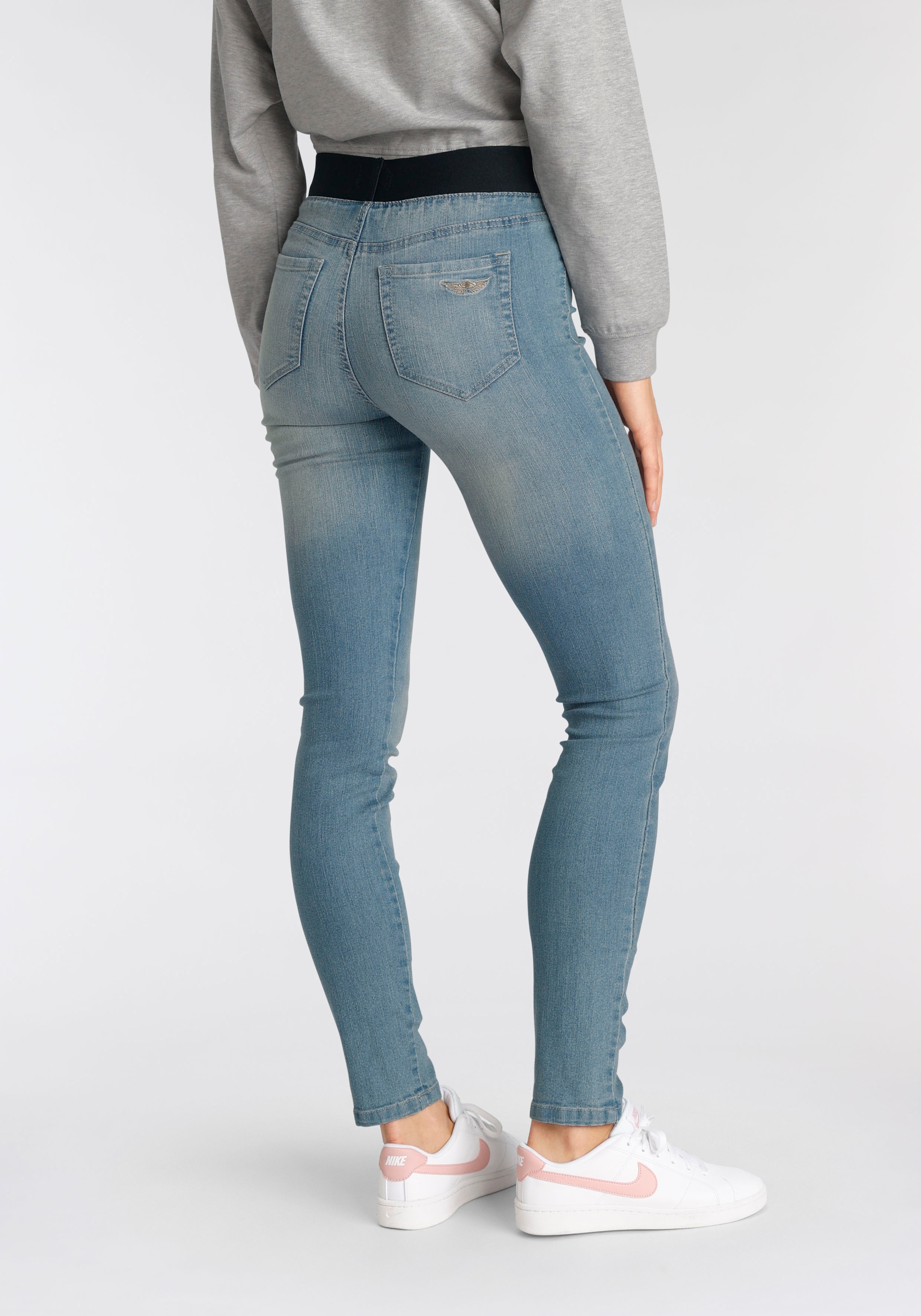 Arizona Skinny-fit-Jeans, extra-enger Schnitt, komfortable Leibhöhe, Used-Look-Waschung