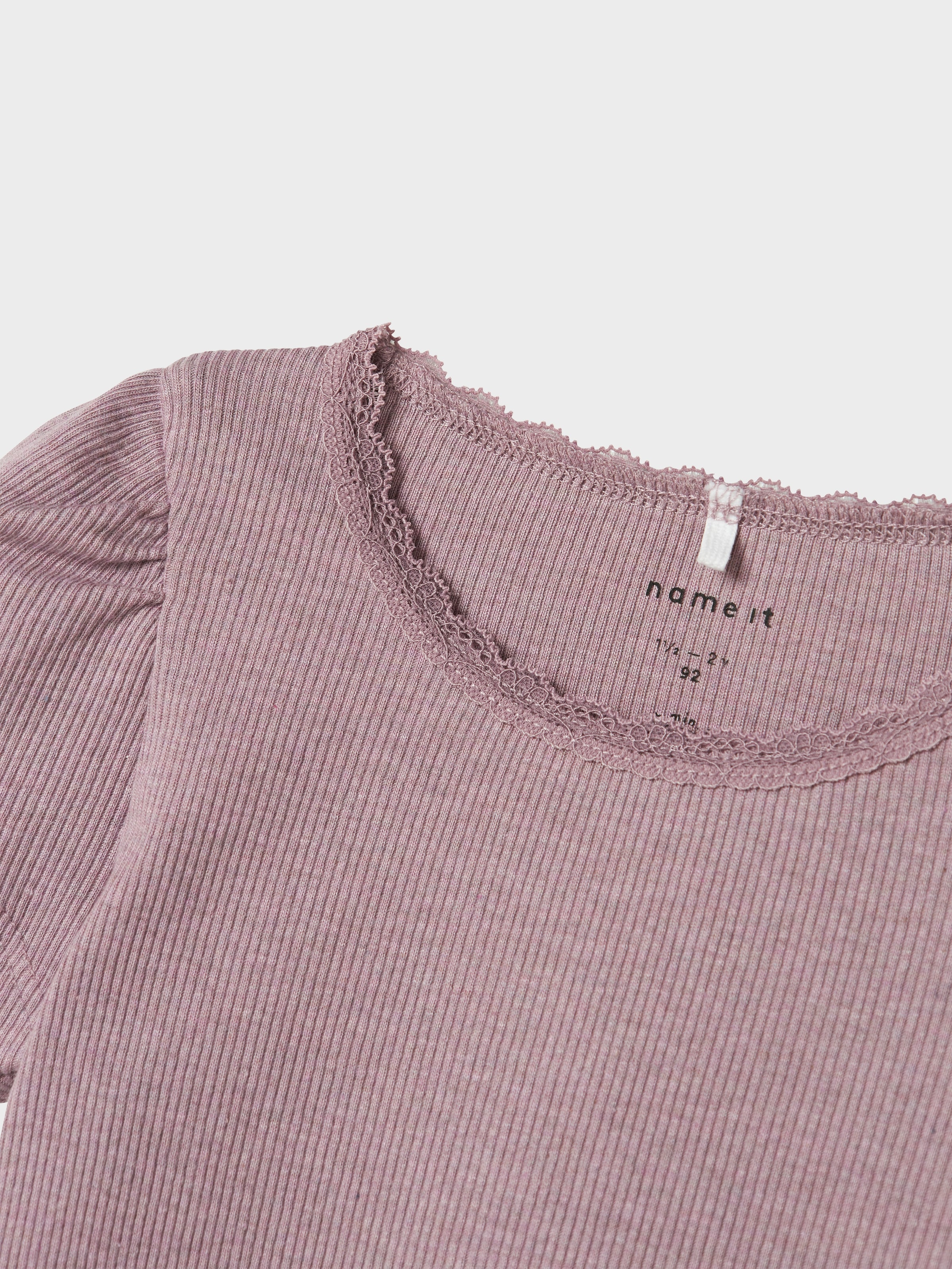 Name It Shirttop »NMFKAB TOP NOOS«, mit toller Spitzenkante am Ausschnitt