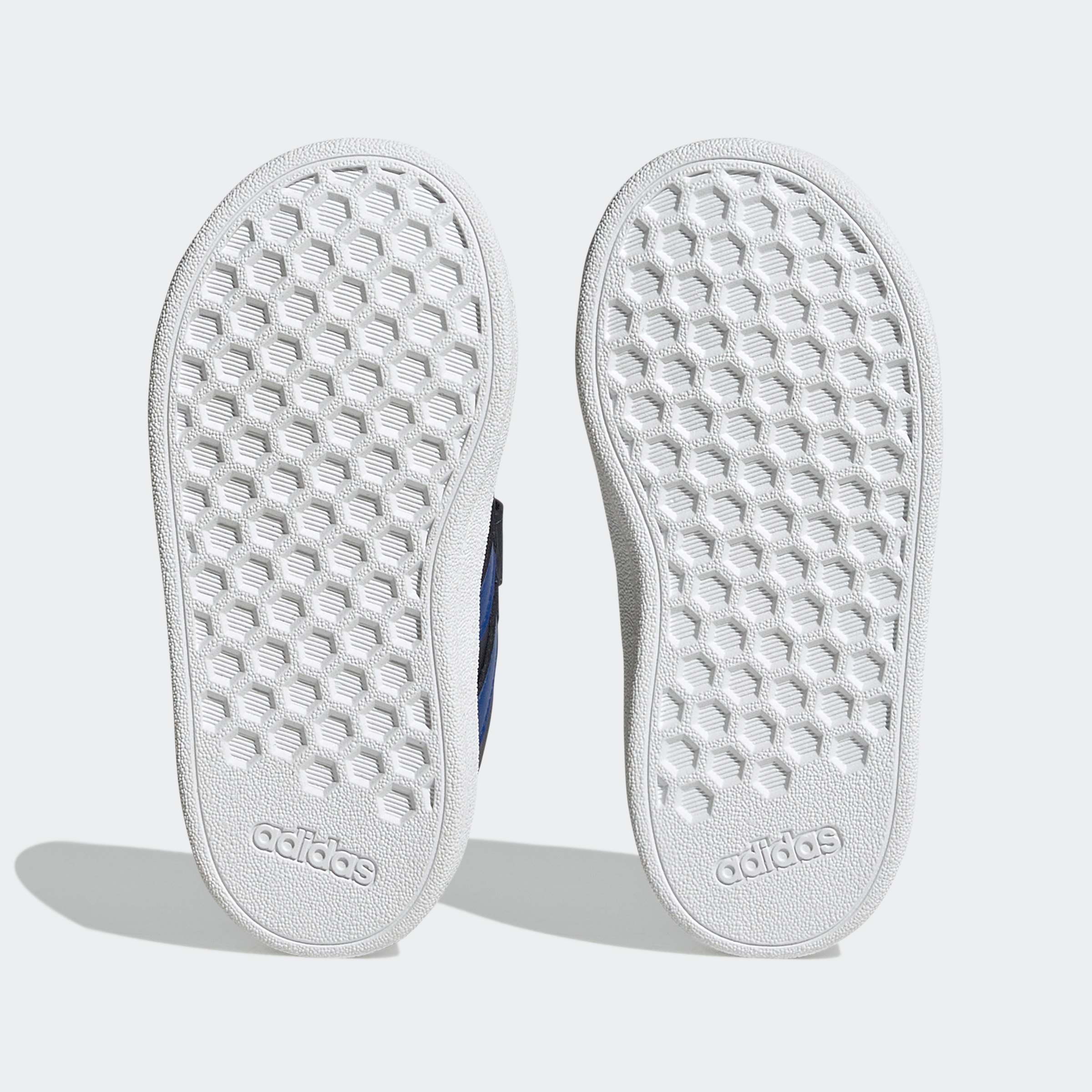 adidas Sportswear Sneaker »GRAND COURT LIFESTYLE HOOK AND LOOP«, Design auf den Spuren des adidas Superstar