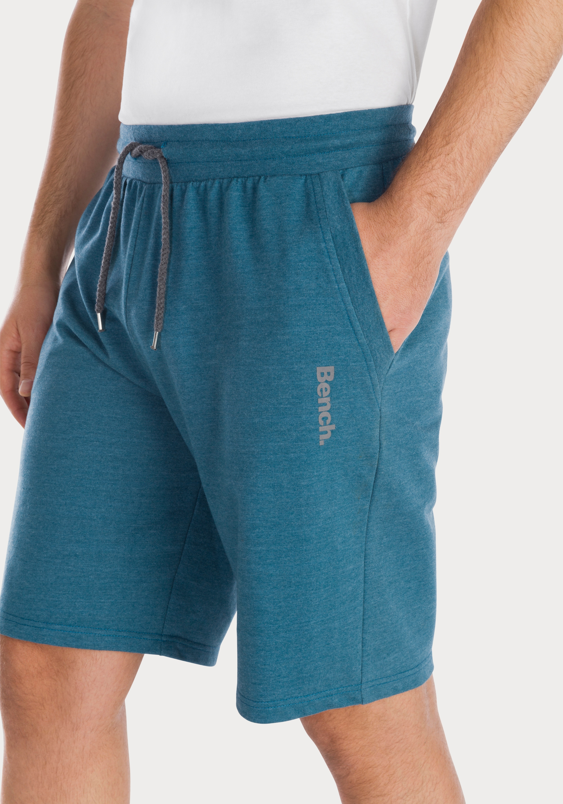 Bench. Loungewear Sweatshorts, mit seitlichen Taschen