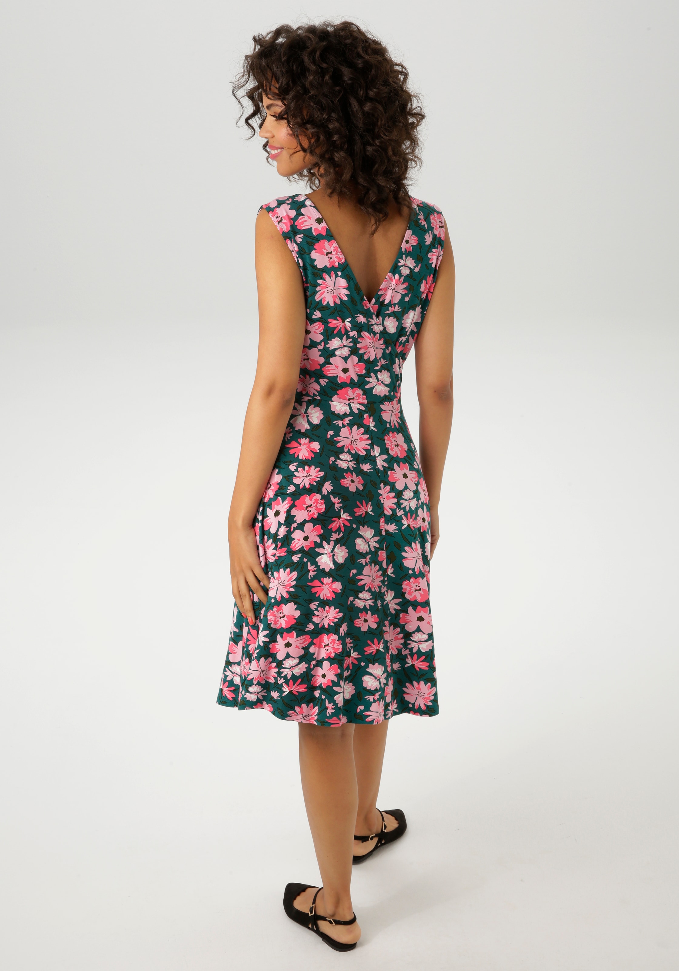 Aniston CASUAL Sommerkleid, mit malerischen Blumendruck - jedes Teil ein Unikat - NEUE KOLLEKTION