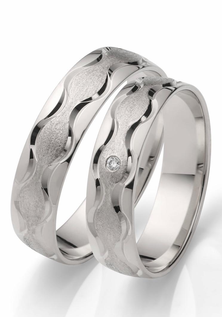 Firetti Trauring »Schmuck Geschenk Gold 375 Hochzeit Ehering "LIEBE" Welle« Made in Germany, wahlweise mit oder ohne Brillant