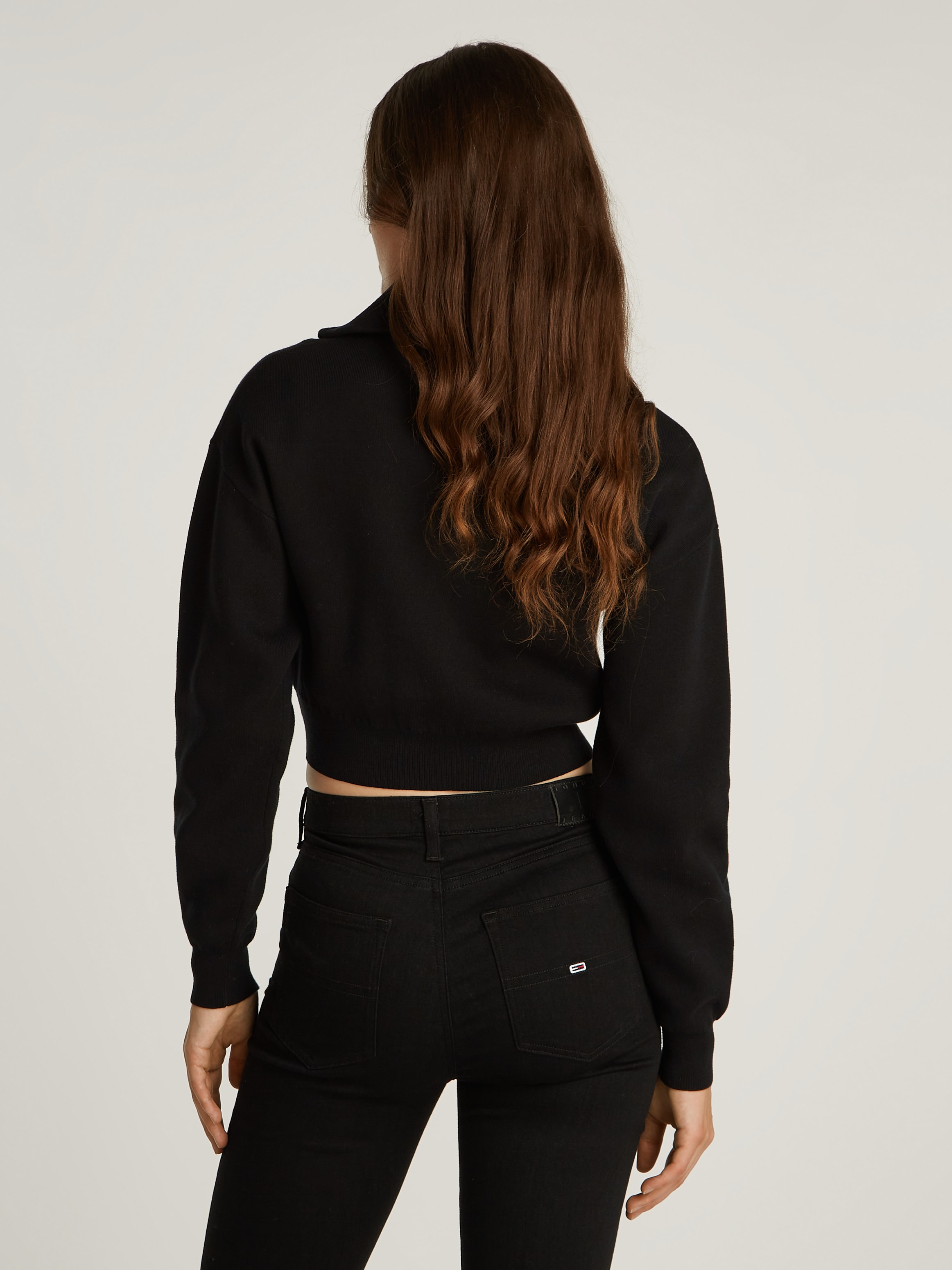 Tommy Jeans Strickjacke »TJW CRP BADGE ZIP THRU CARDIGAN«, in Cropped Form