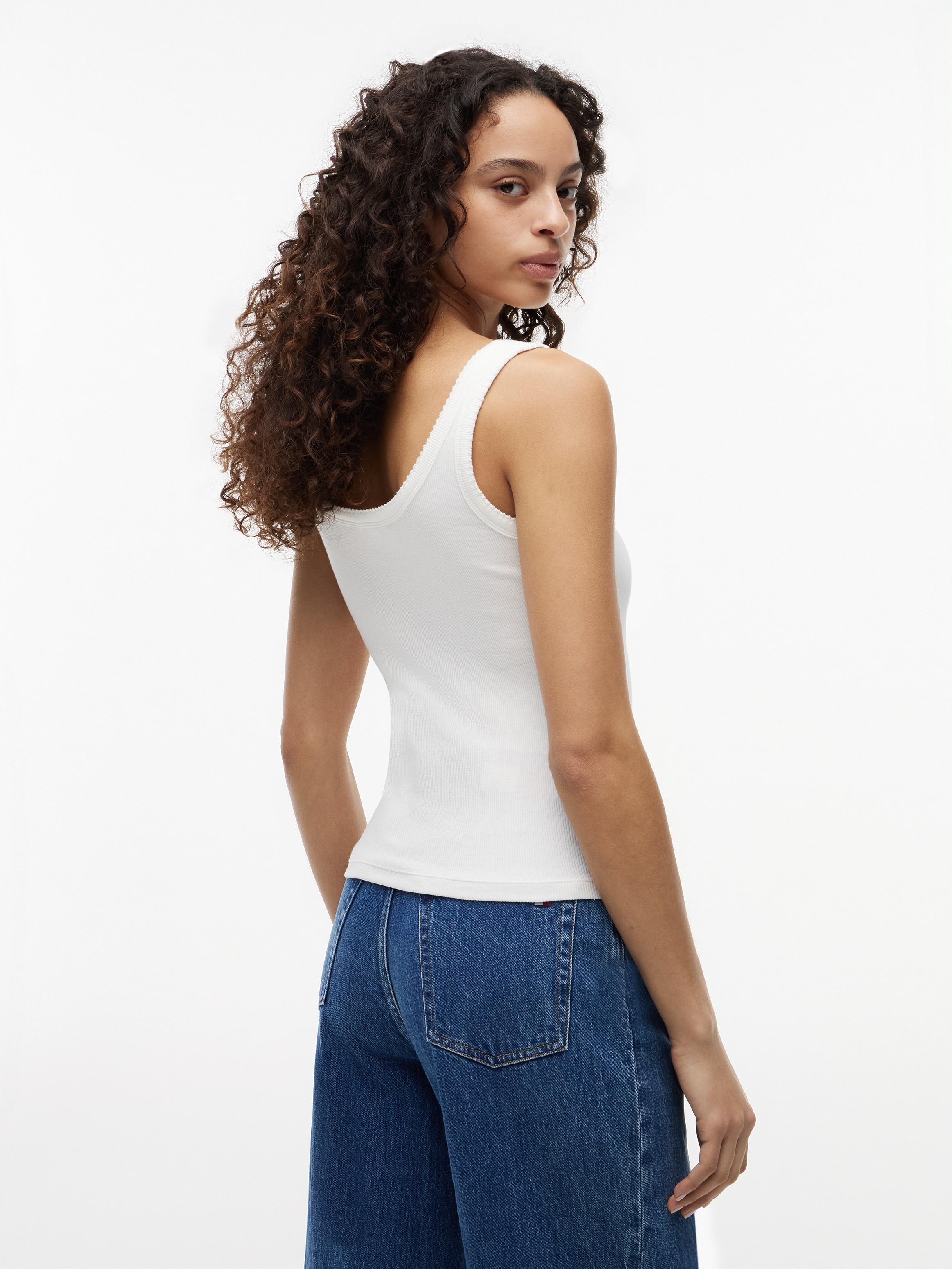 Tommy Jeans Trägertop »TJW SLIM SCRIPT RIB TANK« Baumwollmischung, slim fit, in gerippter Struktur, Logoschriftzug