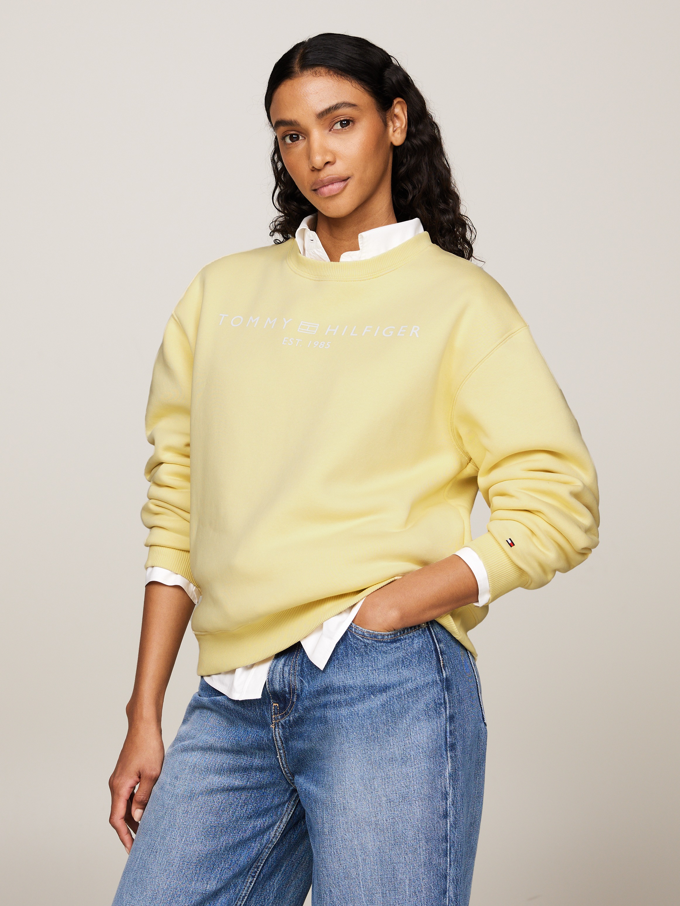 Tommy Hilfiger Sweatshirt »MDRN REG CORP LOGO C-NK SWTSHRT«, mit Logoschriftzug
