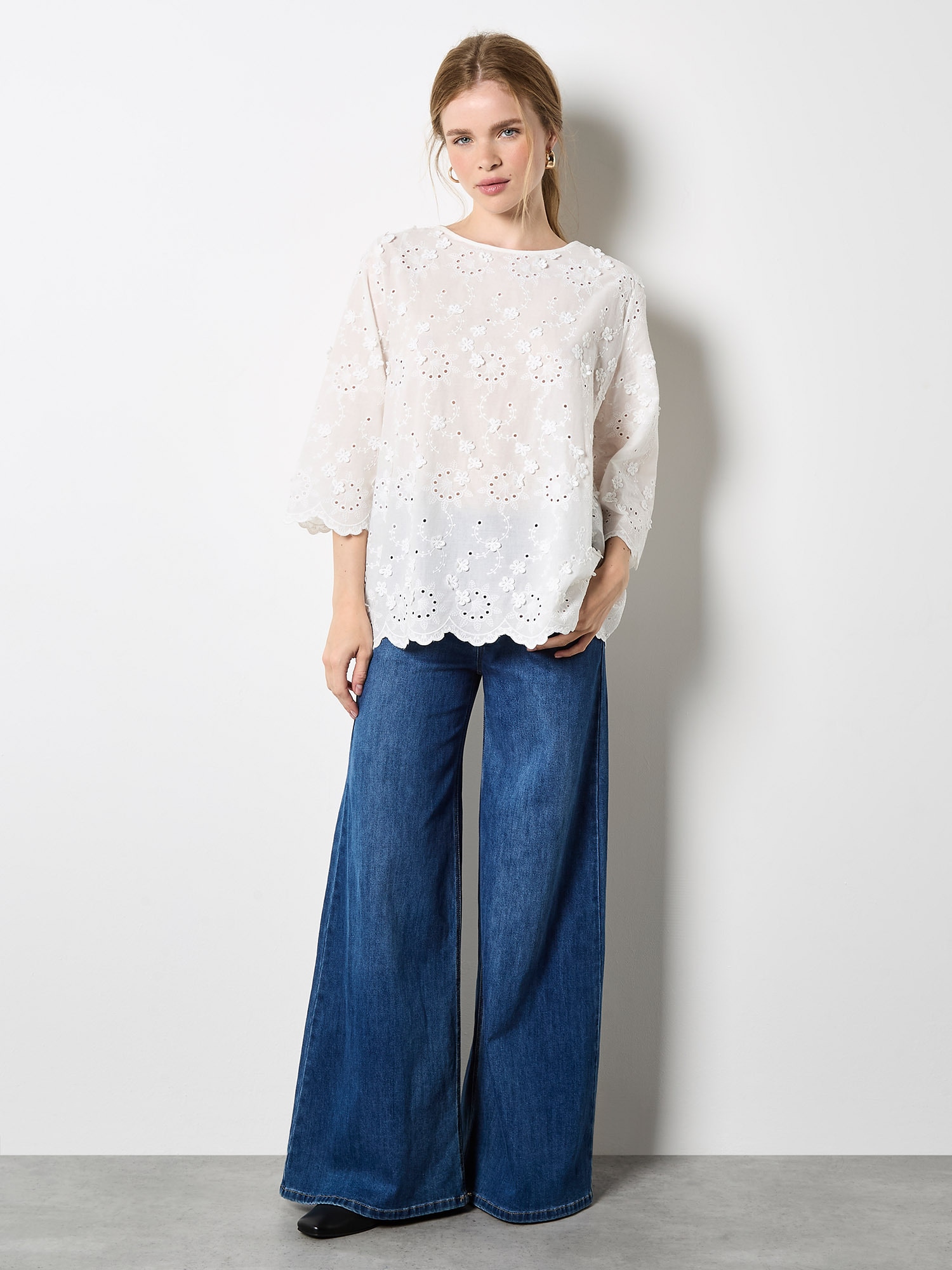 Apricot Klassische Bluse »Bluse« mit Lochstickerei und 3D Blumen