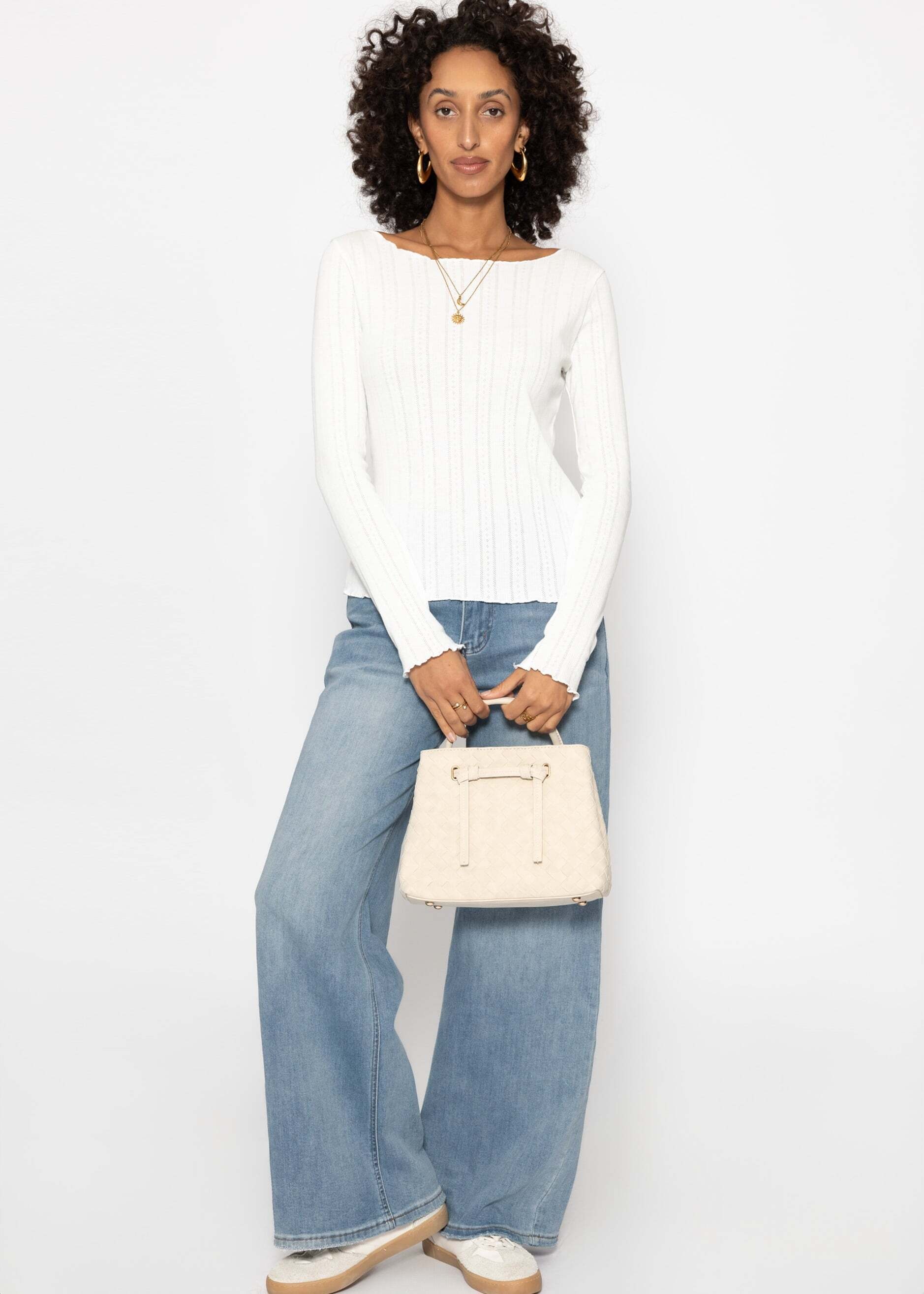 SASSYCLASSY Langarmshirt »Pointelle Langarmshirt« Feminines Top mit Lochmuster, gewelltem Saum und U-Boot Ausschnitt
