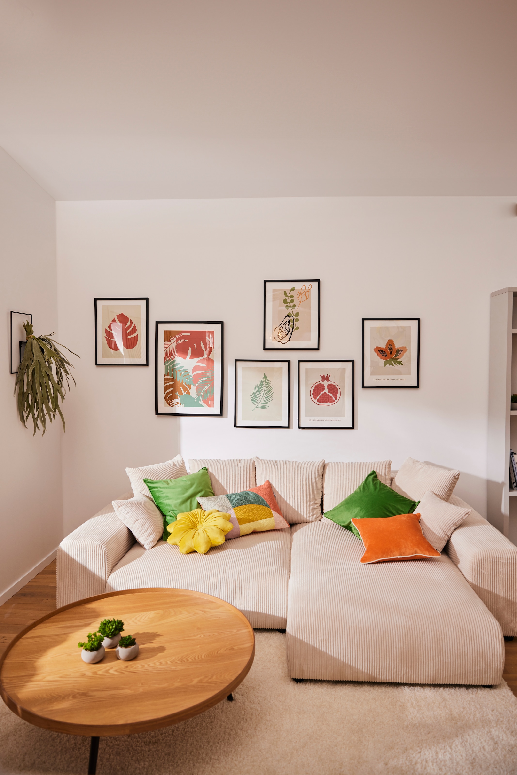 Komar Wandbild »Cultivated Pomegranate«, (1 St.), Deutsches Premium-Poster Fotopapier mit seidenmatter Oberfläche und hoher Lichtbeständigkeit. Für fotorealistische Drucke mit gestochen scharfen Details und hervorragender Farbbrillanz.