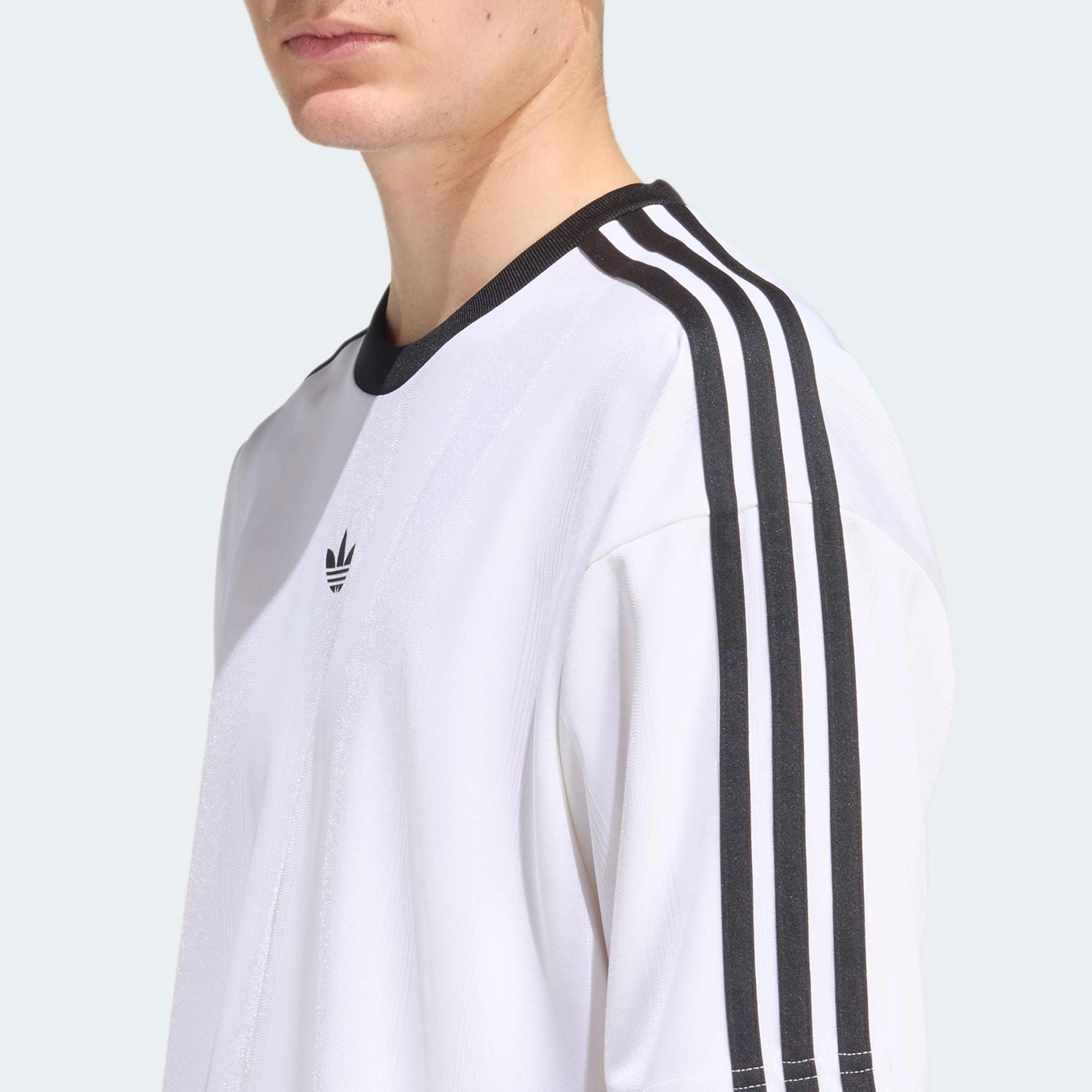 adidas Originals T-Shirt »ADIDAS ADICOLOR JACQUARD TRIKOT« lockere Passform, Rundhalsausschnitt, mit klassischem Trefoil Logo