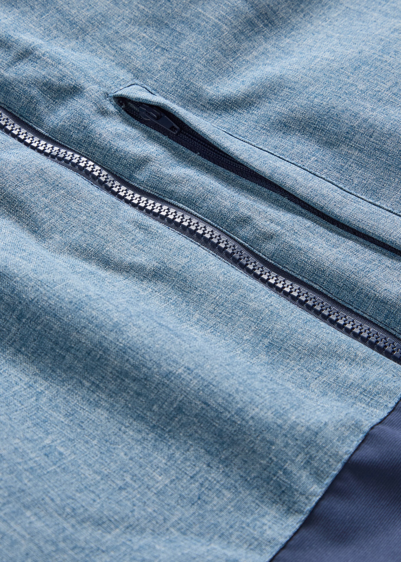 bonprix Winterjacke mit Kapuze wattierte Winterjacke im Colourblocking mit Kapuze