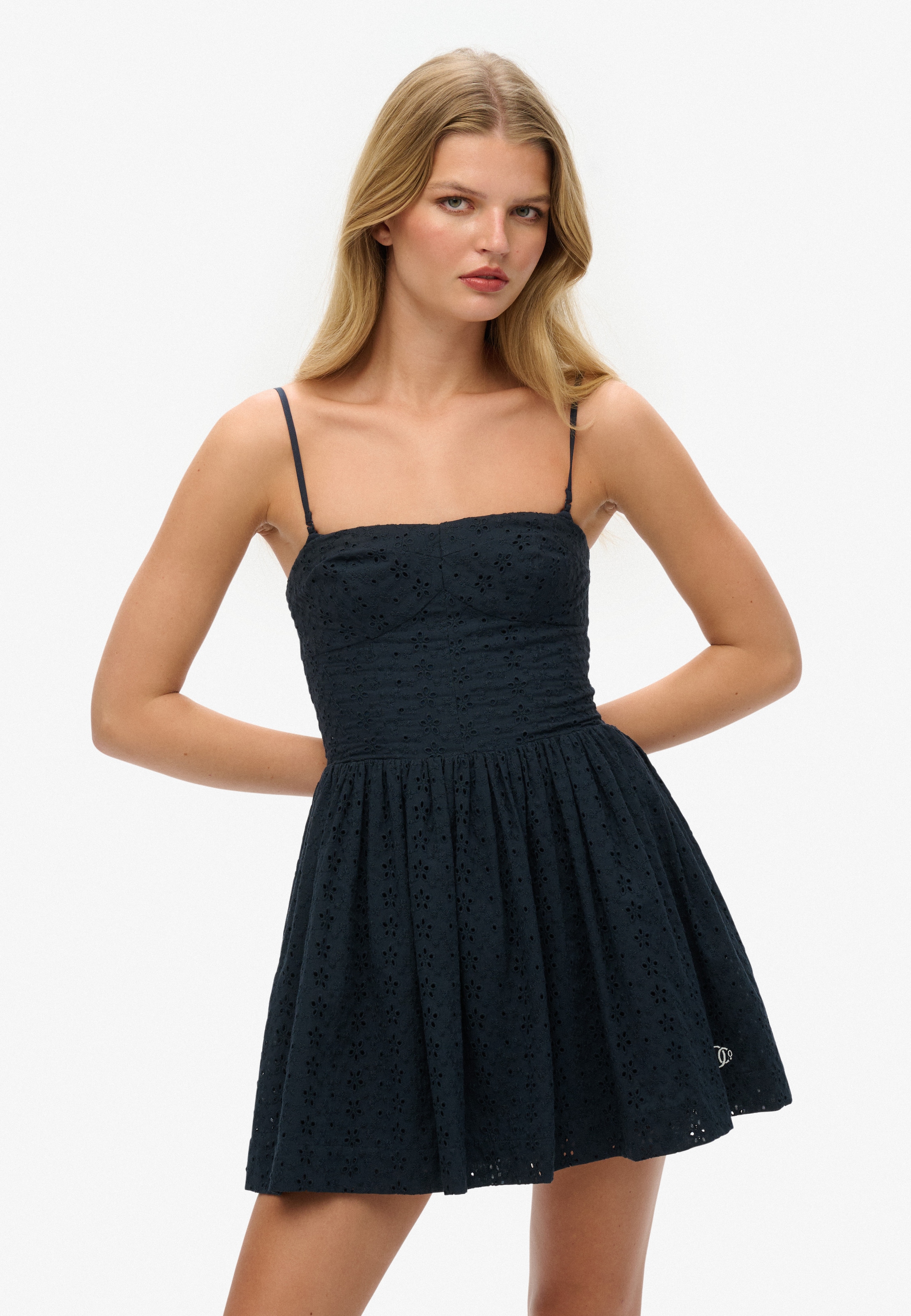 Superdry Sommerkleid »BRODERIE CAMI MINI DRESS« mit schöner Lochstickerei