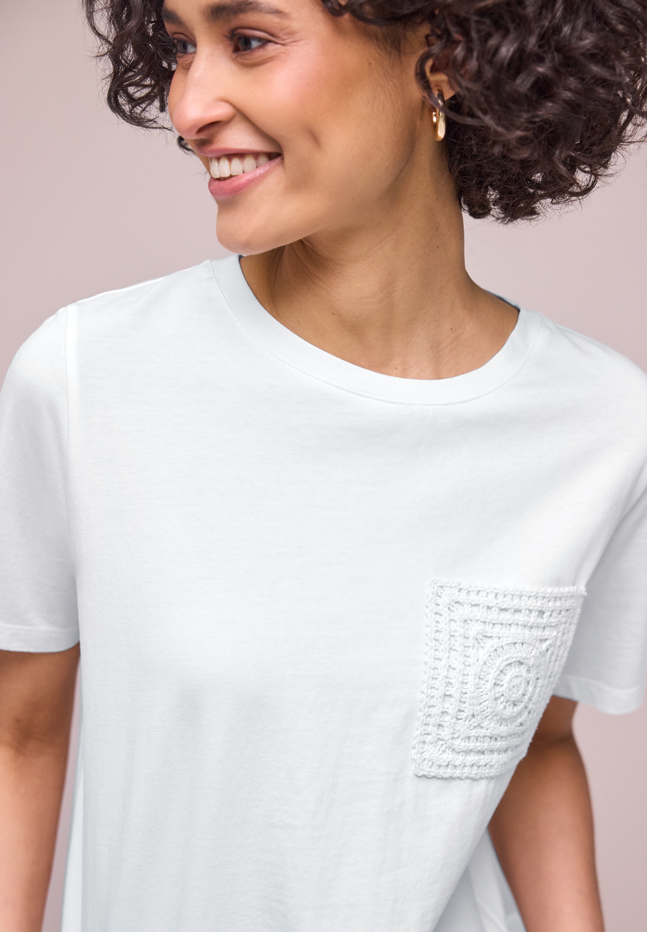 STREET ONE Kurzarmshirt Sommershirt mit Rundhals und Crochet-Tasche