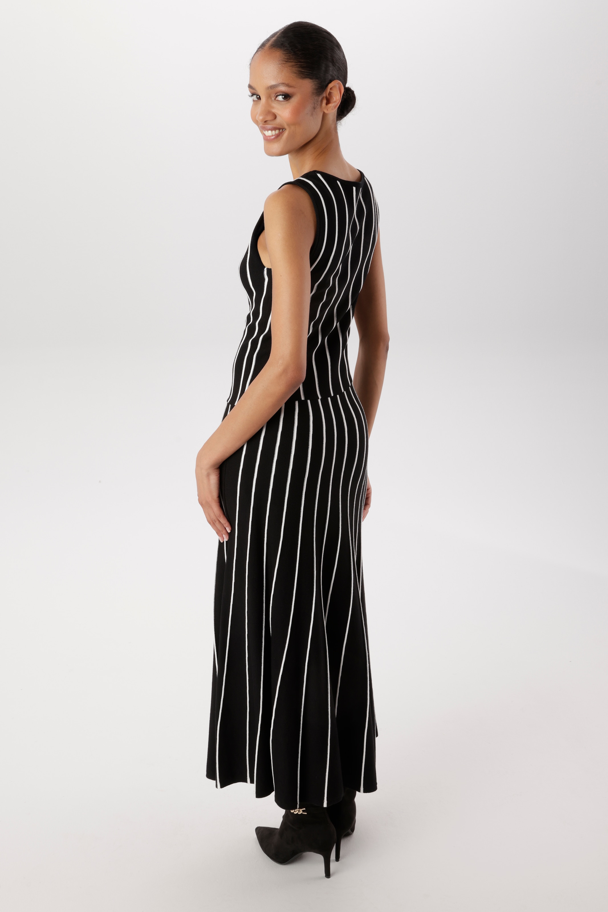Aniston SELECTED Strickkleid mit trendigen, strukturierten Streifen - NEUE KOLLEKTION