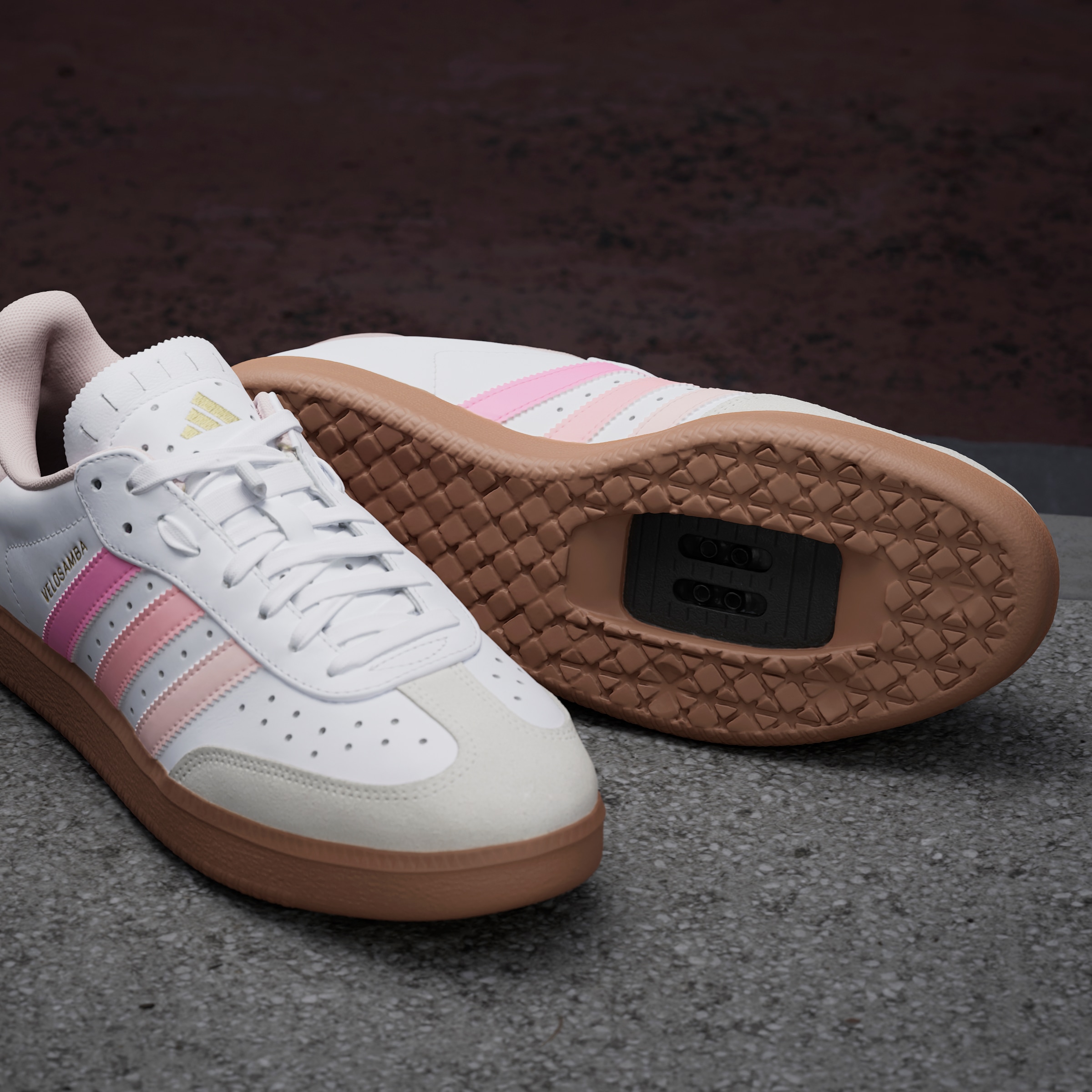 adidas Performance Fahrradschuh »VELOSAMBA LEATHER«, inspiriert vom Design des adidas samba