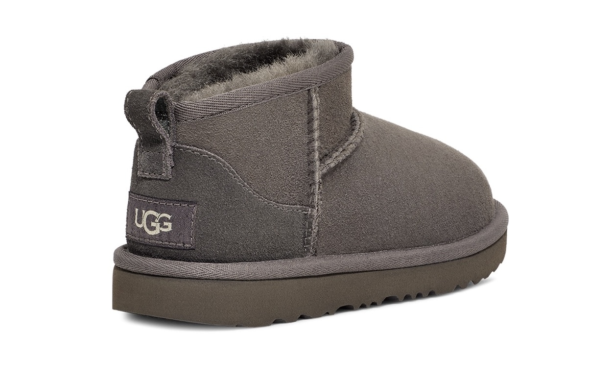 UGG Winterboots »Classic Ultra Mini«, Schlupfstiefel, Winterstiefel, Boots mit Lammfellfutter