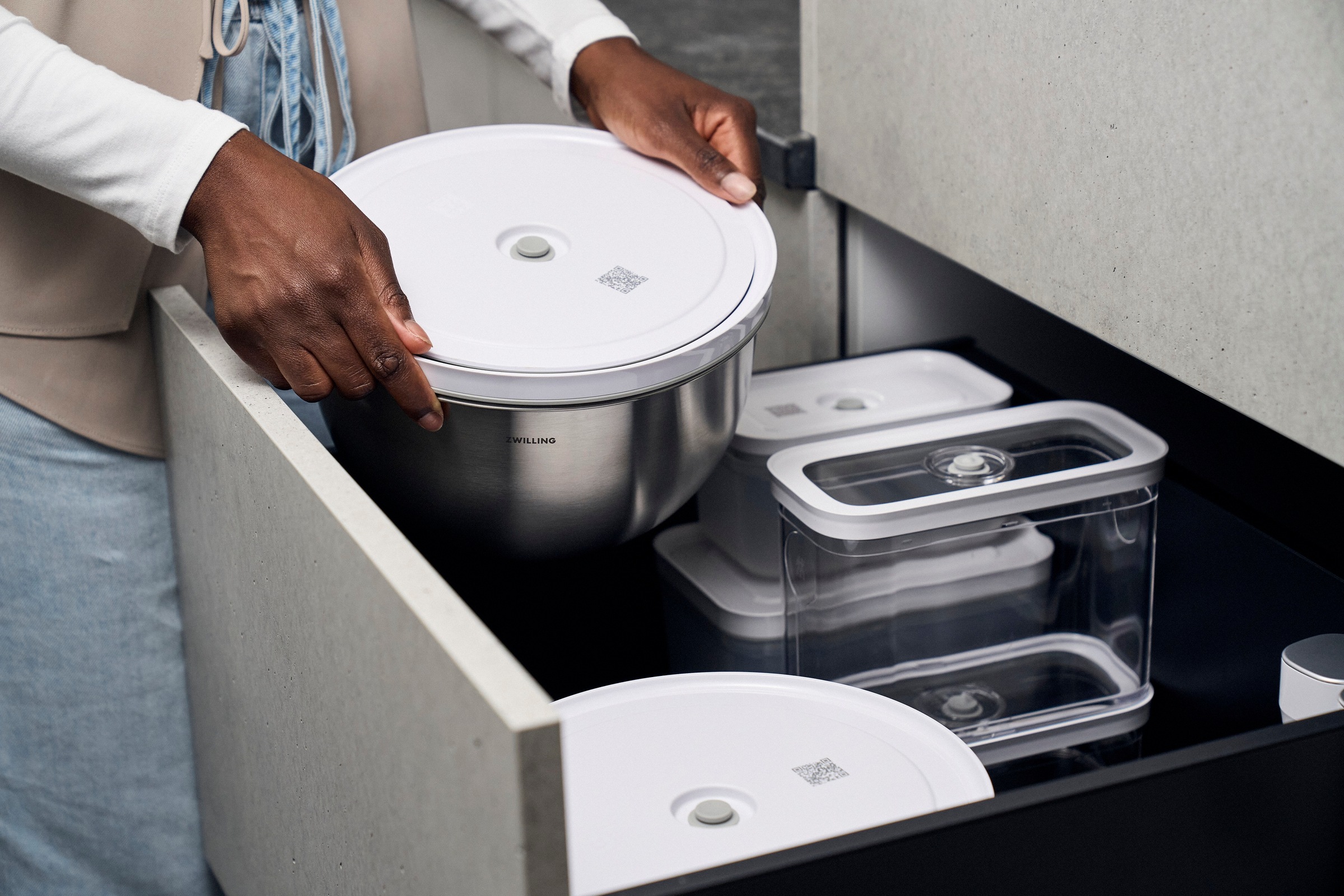 Zwilling Aufbewahrungssystem »Fresh & Save BOWLS«, (Set, 9 tlg., 1 Pumpe, 1 Schüssel + Deckel (M/18 cm), (L/24 cm), 1 Beutel S + M), Vakuum Starter Set, Edelstahl / M/L, 9-tlg.