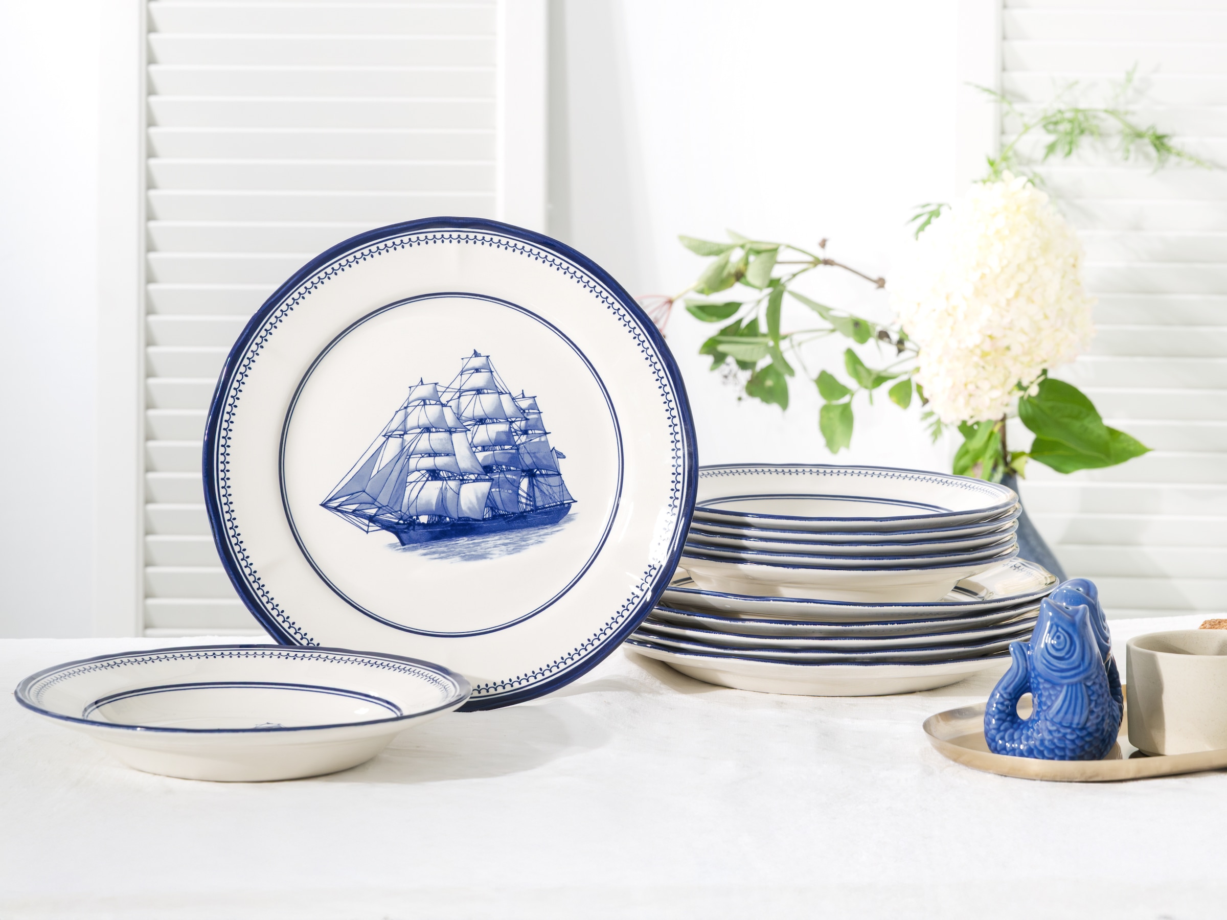CreaTable Tafelservice »Segelschiff, Service 12-tlg.« Teller Set, Elegante Fahnenform, Schiffsdekor