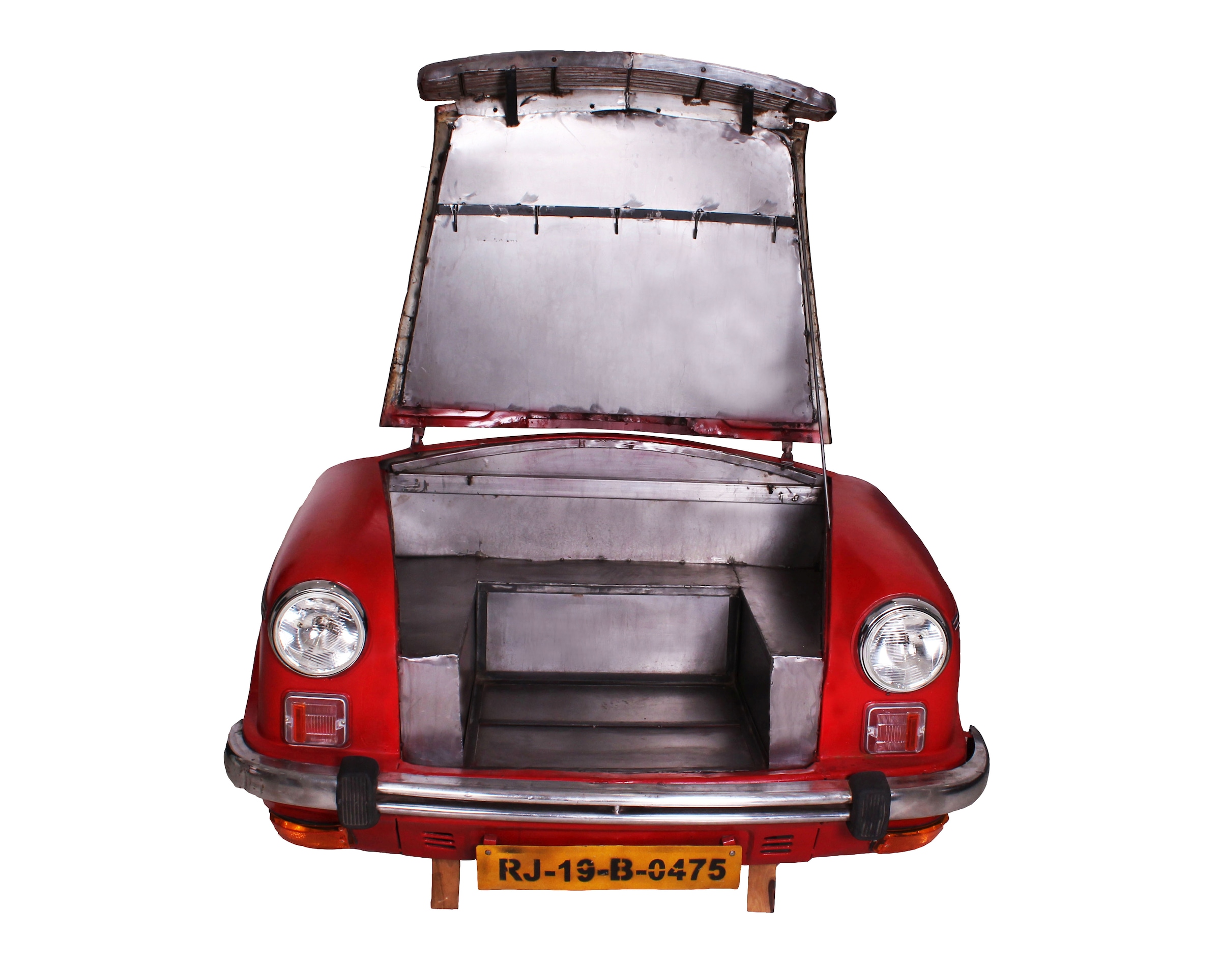 SIT Möbelblende, Recycelte Auto-Front, innen mit einem Edelstahl-Gasgrill