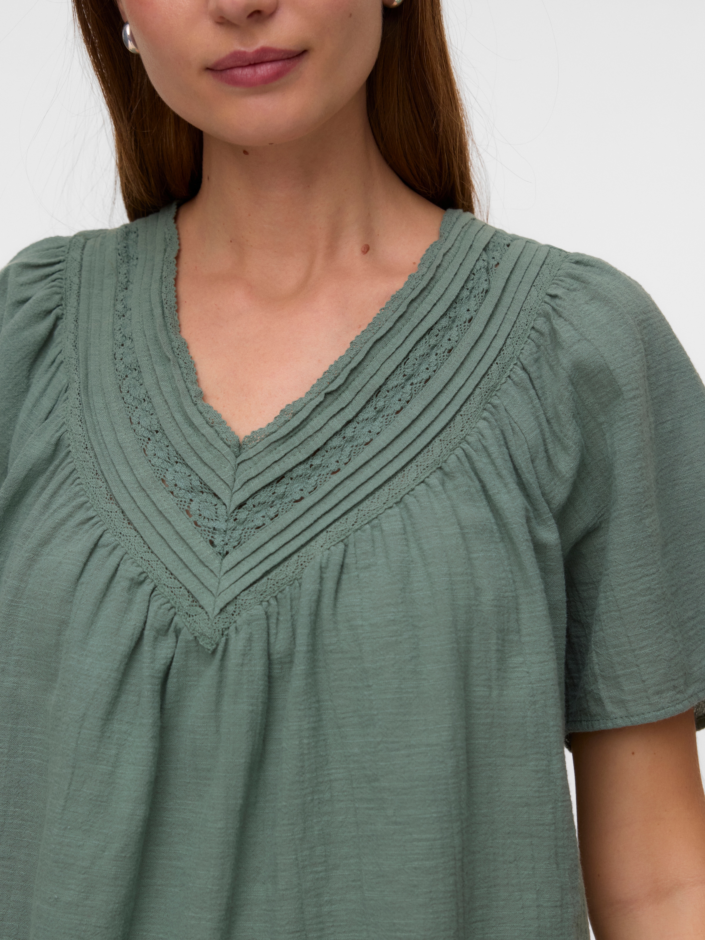 Vero Moda »VMKARLA S/S V-NECK TOP WVN BTQ« Baumwolle