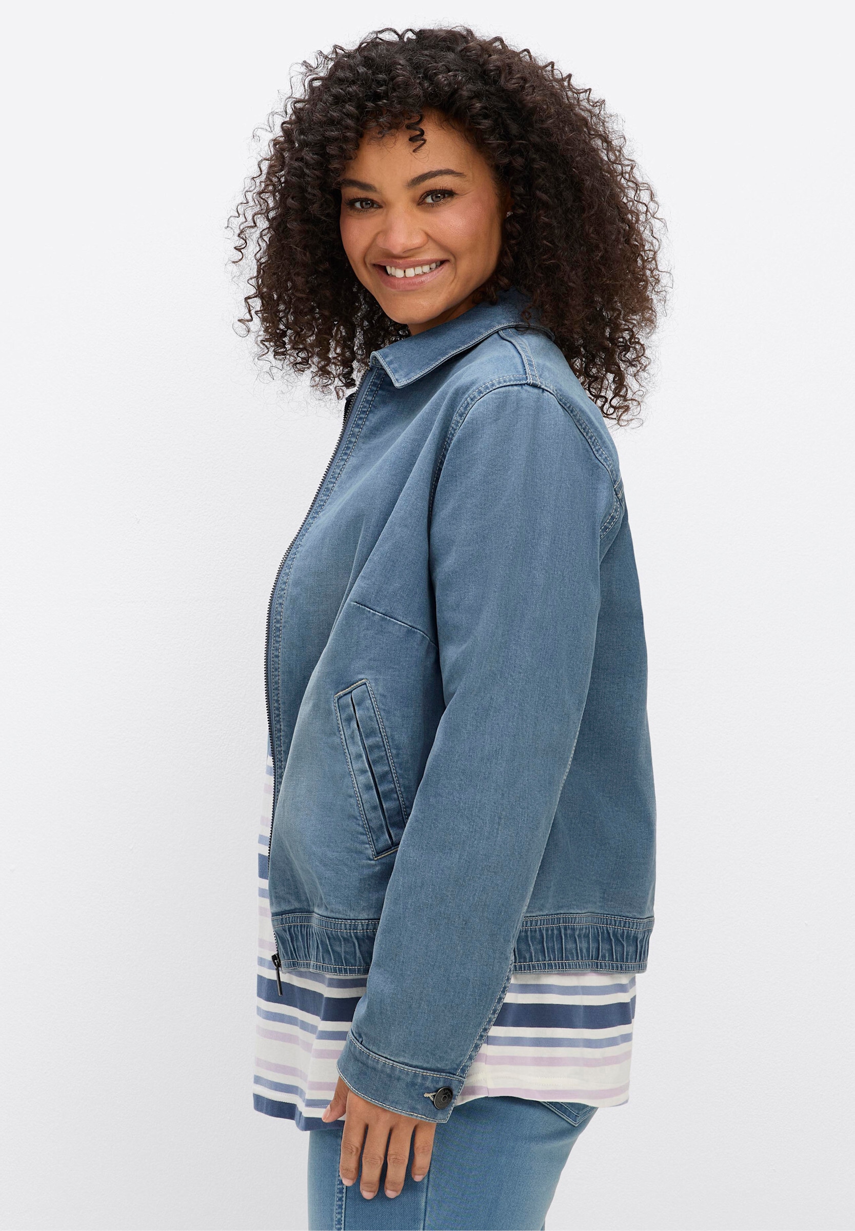 Sheego Jeansjacke »Jeans-Jacke Jeansjacke mit Used-Effekten« ohne Kapuze