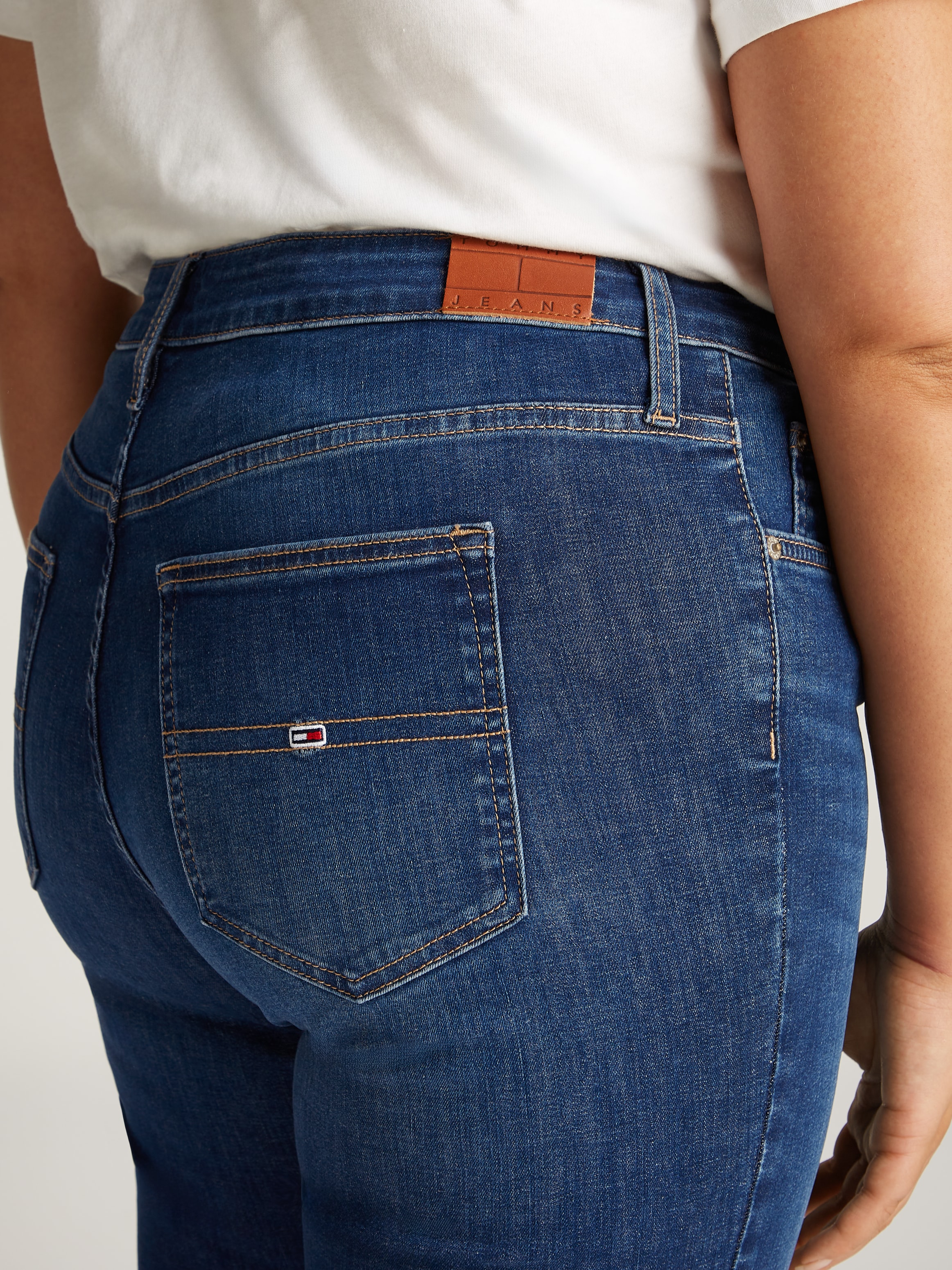 Tommy Jeans Curve Schlagjeans »CRV SYLVIA HGH FLR«, in Großen Größen im 5-Pocket-Style