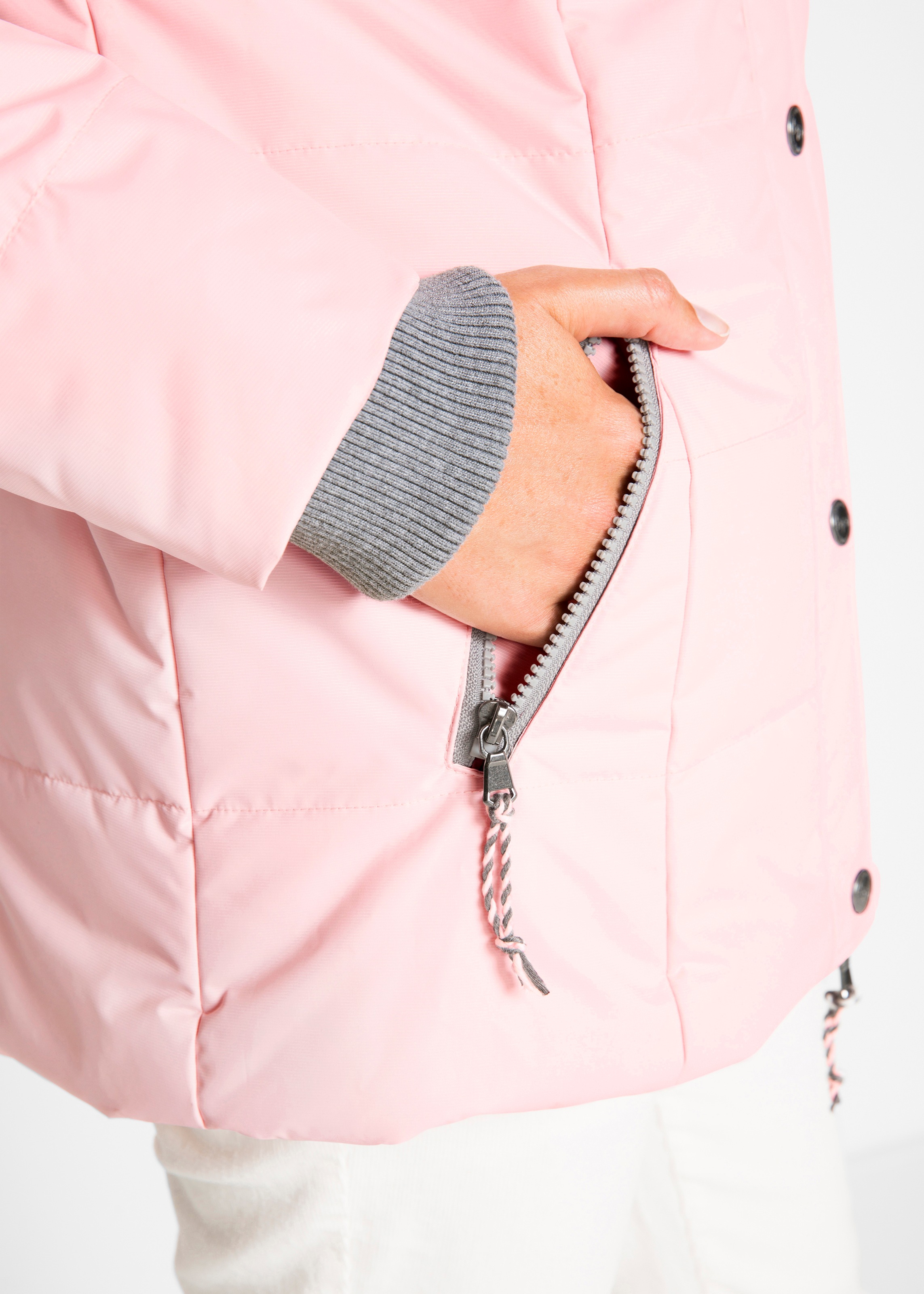 bonprix Winterjacke »Winterjacke in 2-in1 Optik« mit Kapuze mit 2-in-1 Optik, mit integriertem Fleeceeinsatz, Slim fit Passform