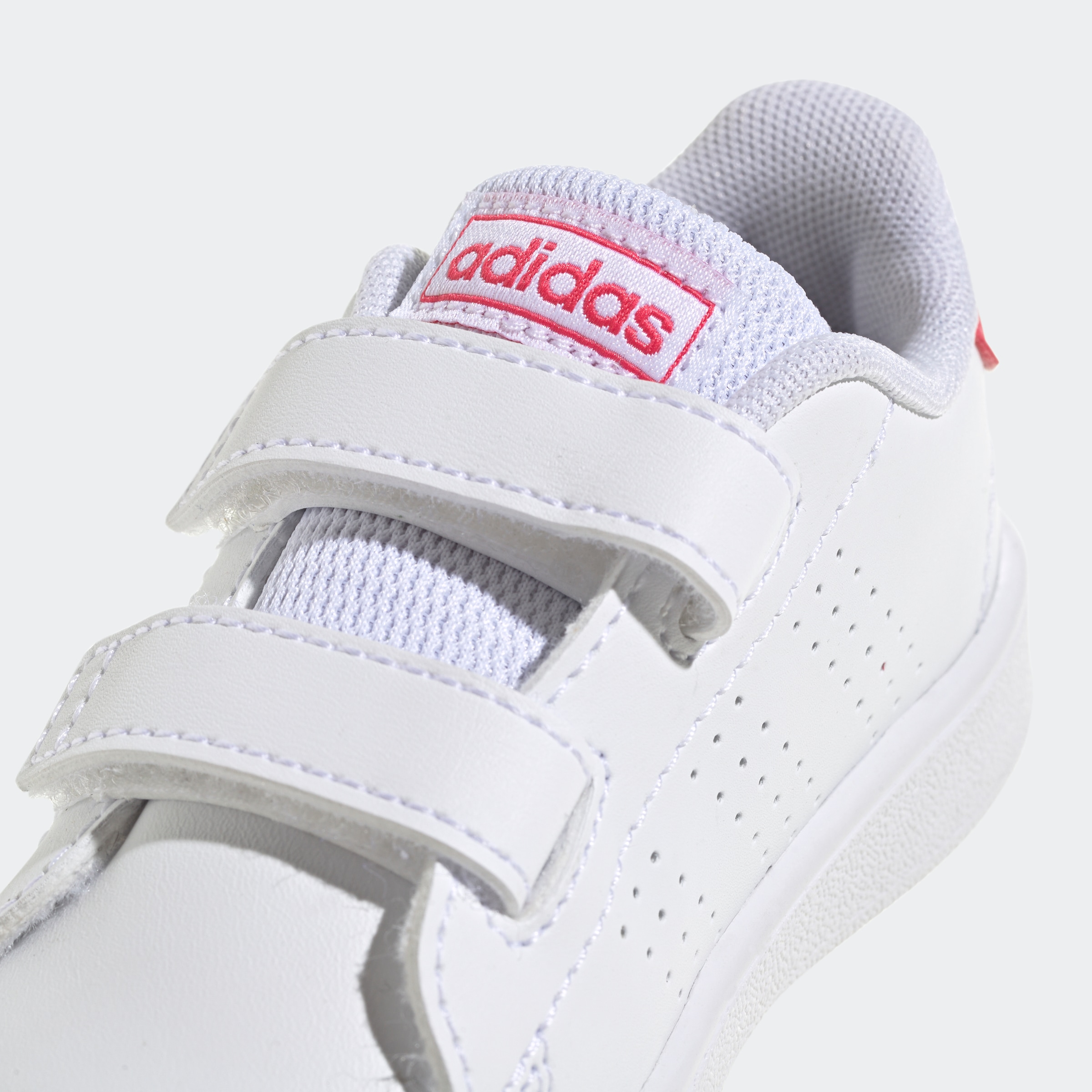 adidas Sportswear Sneaker »ADVANTAGE LIFESTYLE COURT TWO HOOK-AND-LOOP«  Design auf den Spuren des adidas Stan Smith, für Kinder