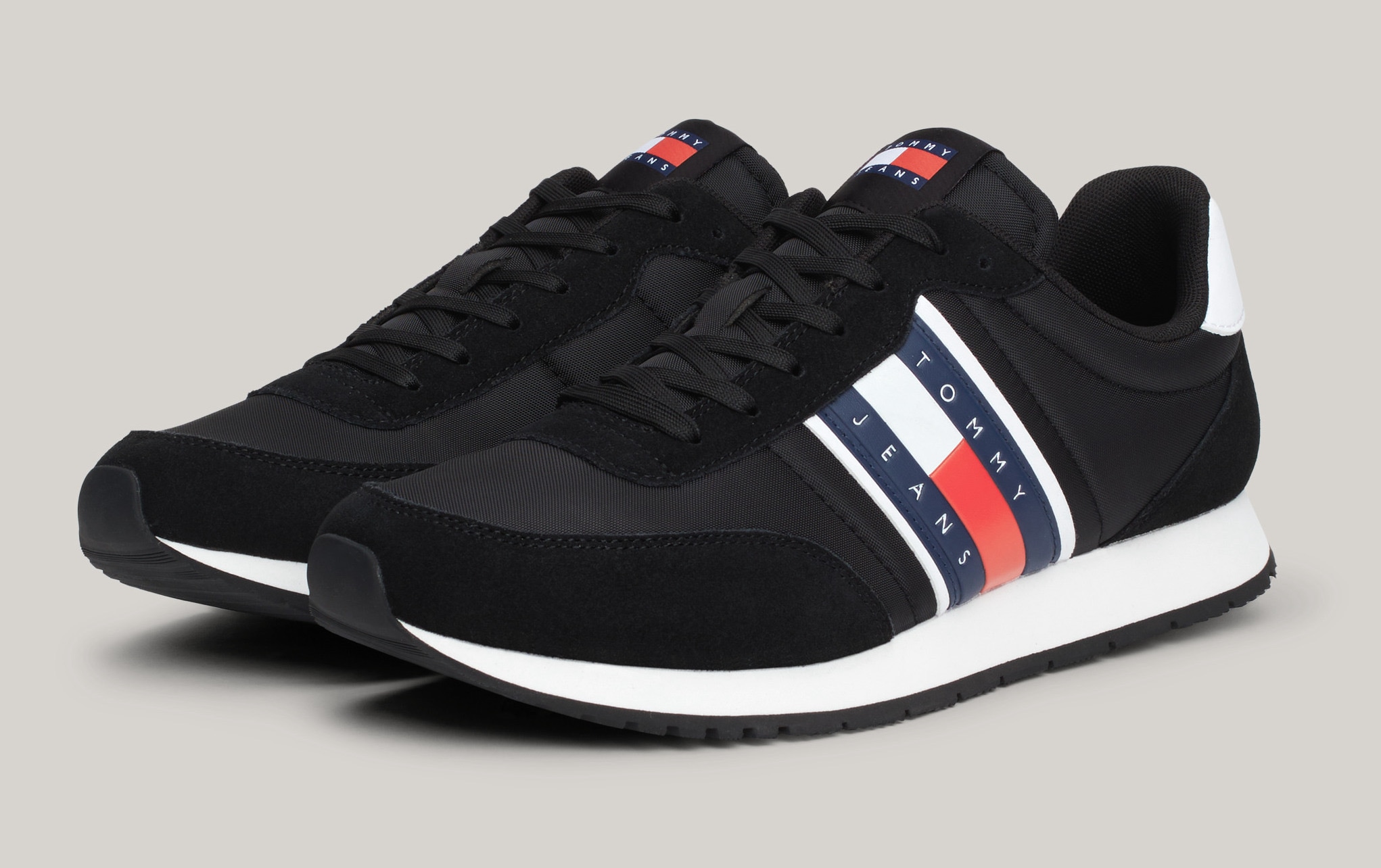 Tommy Jeans Sneaker »TJM RUNNER CASUAL ESS«, Freizeitschuh, Halbschuh, Schnürschuh mit seitlicher Logoflagge