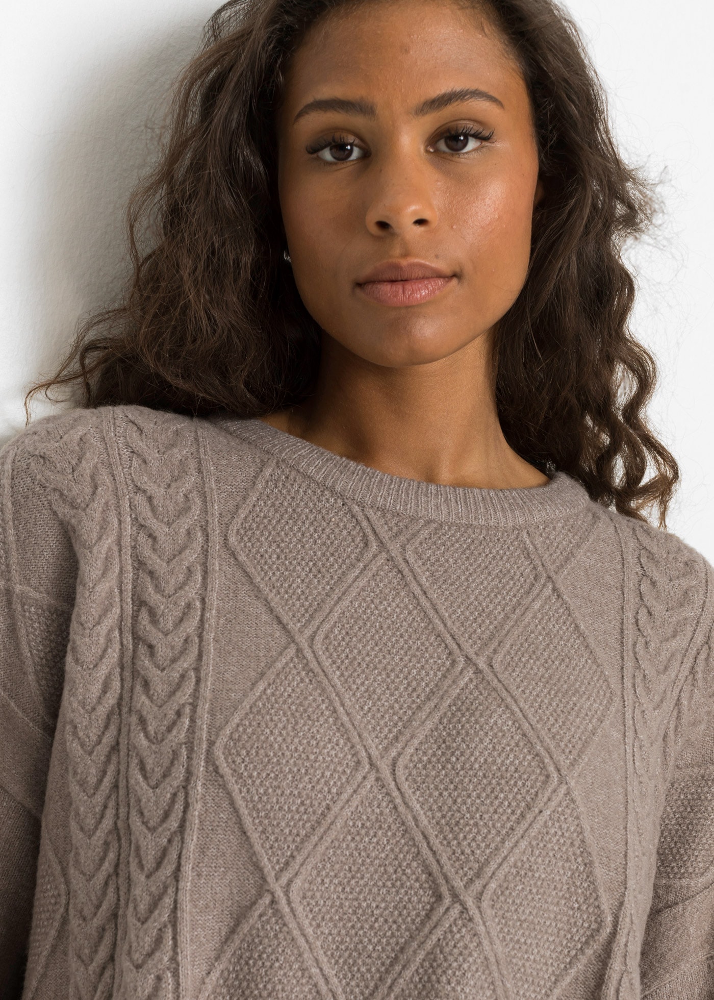 bonprix Strickpullover aus Polyacryl, Polyester und Elasthan, mit Zopfmuster