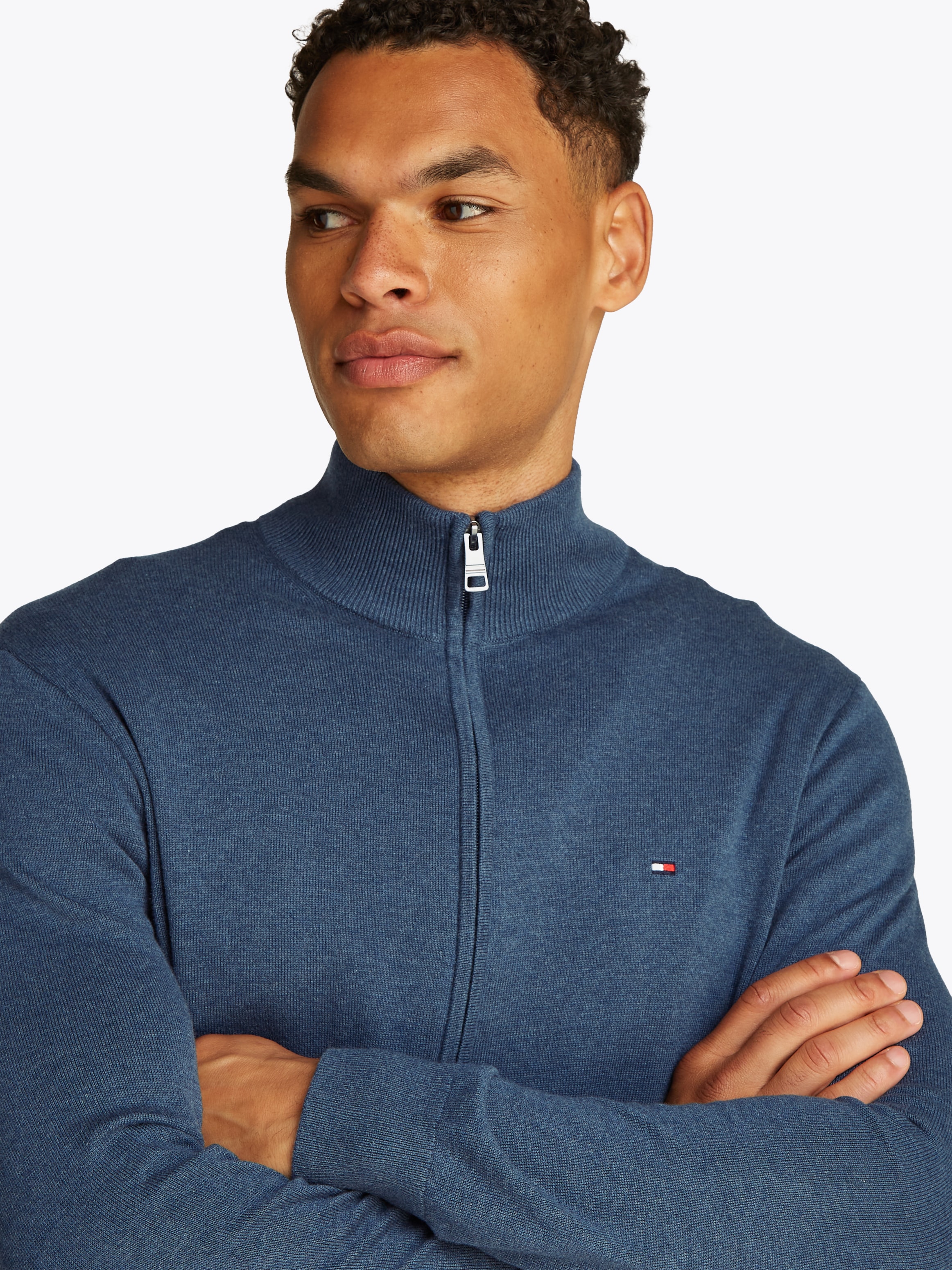 Tommy Hilfiger Strickjacke »ESSENTIAL COTTON ZIP THRU«, mit Logostickerei