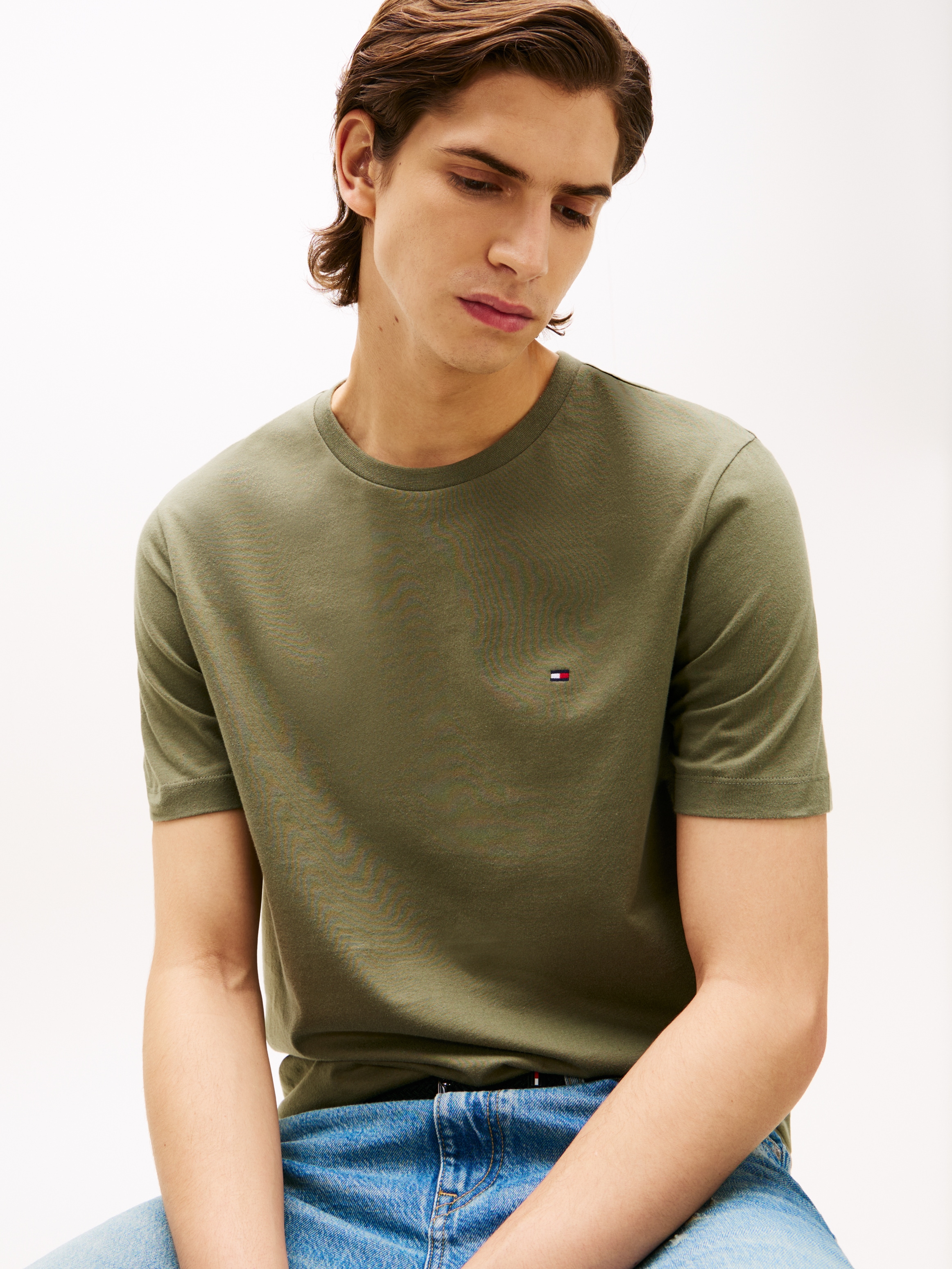 Tommy Hilfiger T-Shirt »ESSENTIAL REGULAR FIT SOLID  mit Stickerei« unifarben, casual, Baumwolle, Rundhals