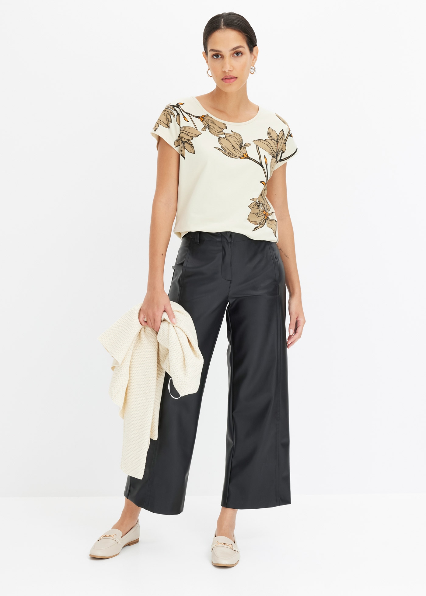 bonprix T-Shirt bequeme Passform, überschnittene Schultern, mit Blütenprint