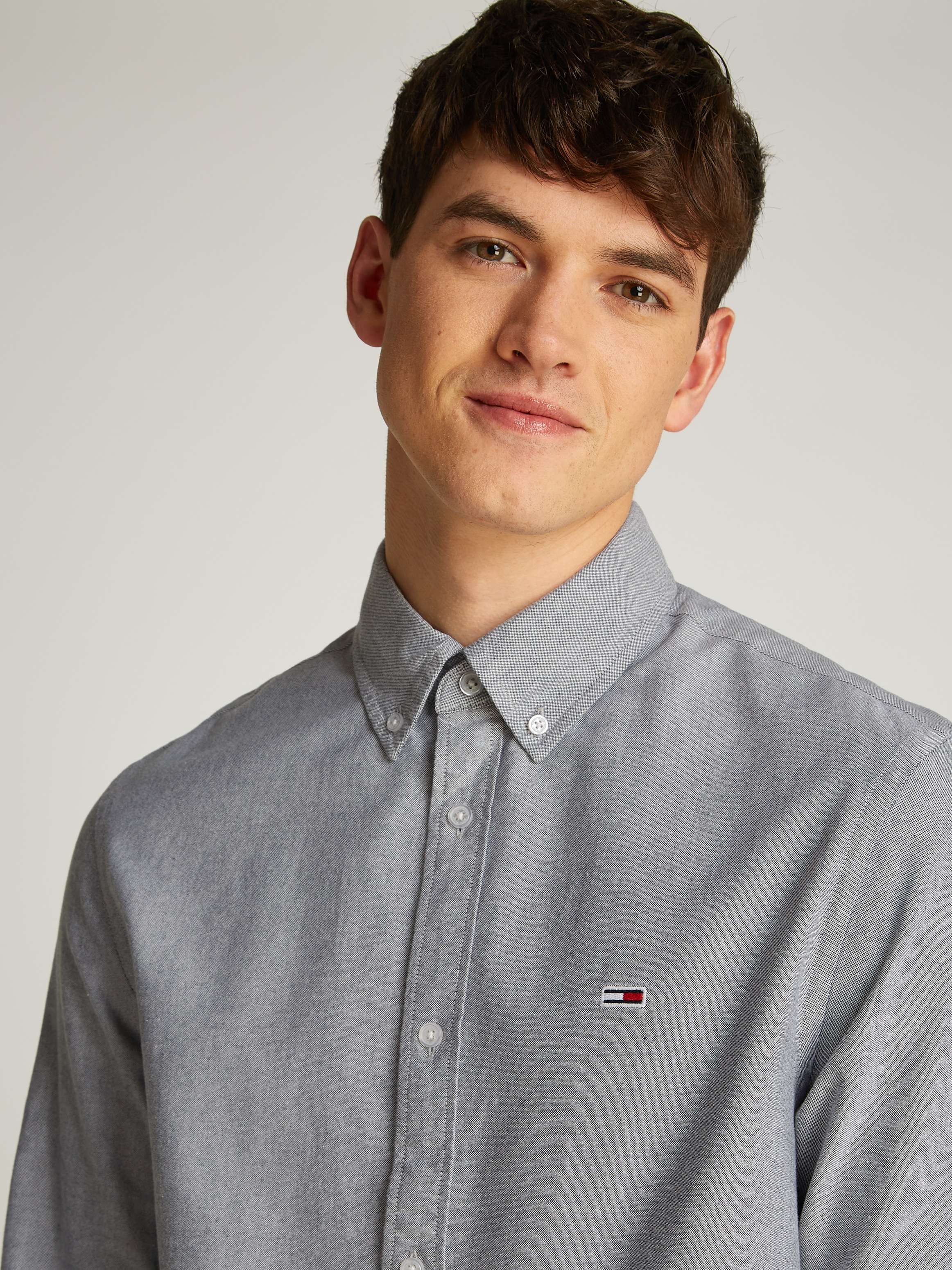 Tommy Jeans Plus Langarmhemd »TJM REG OXFORD SHIRT EXT«, in Großen Größen, Logostickerei, Button-down-Kragen
