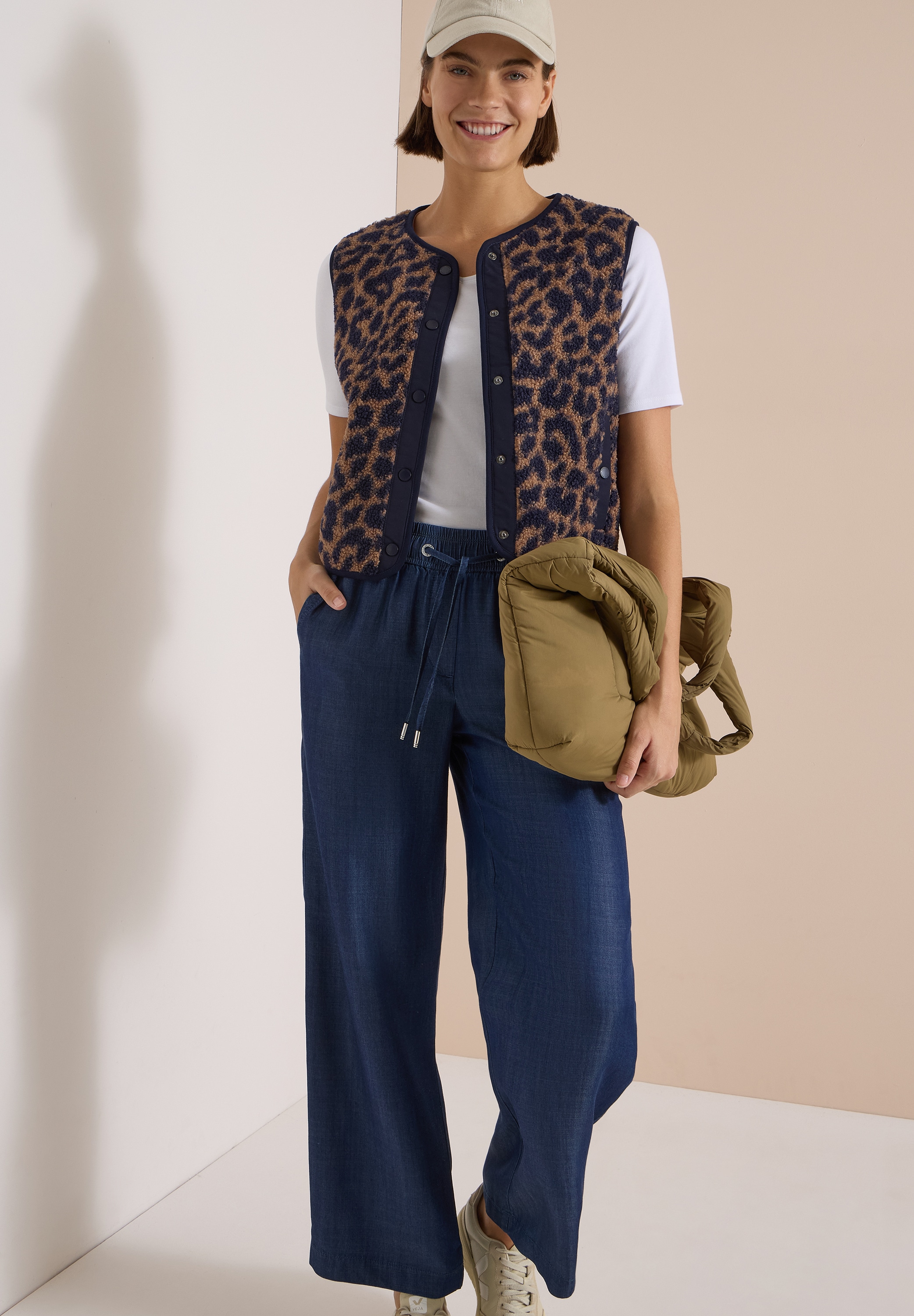 Cecil Fleeceweste Teddy-Weste mit Softshelldetails und Leo-Muster