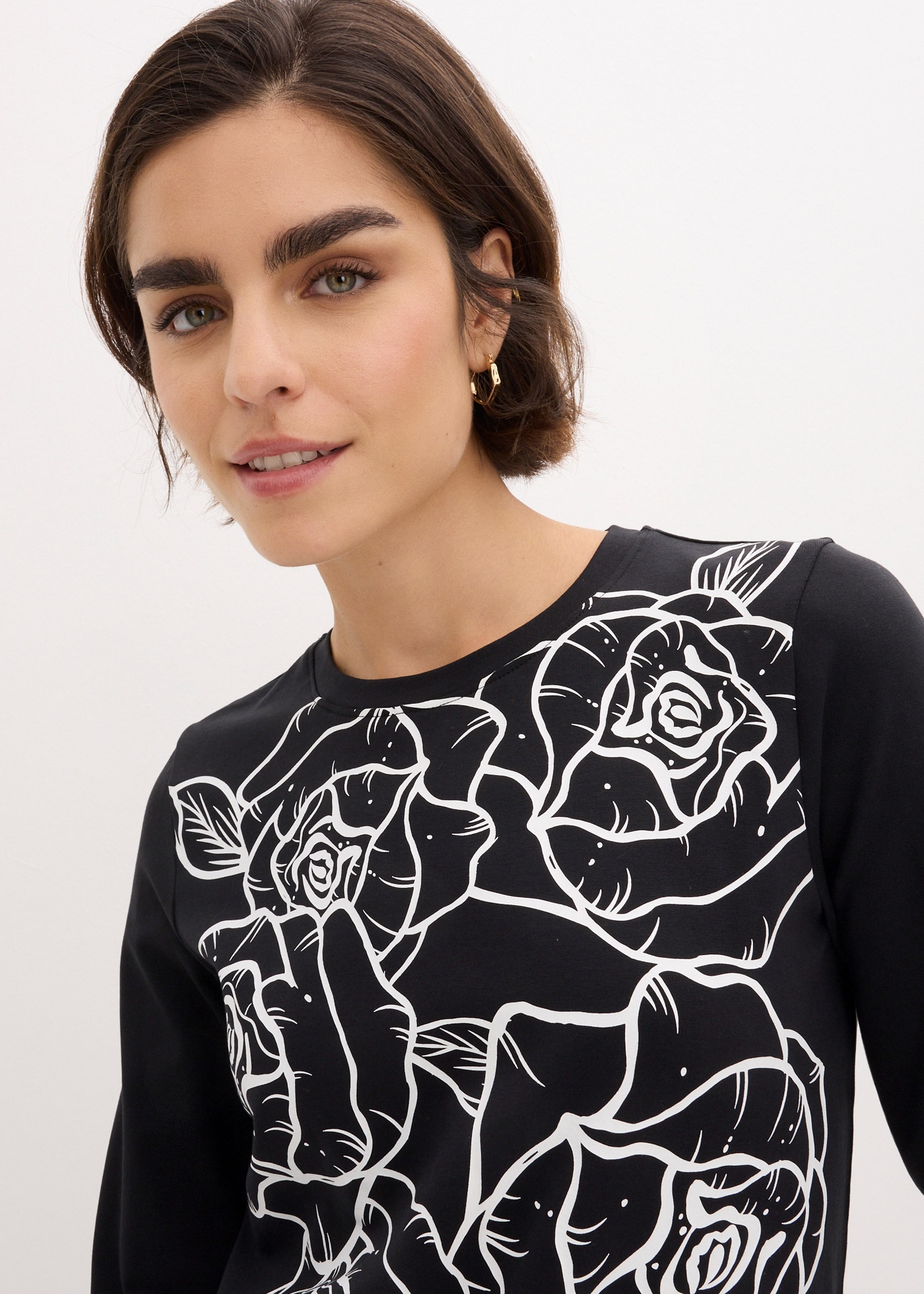 bonprix Langarmshirt »Langarmshirt mit Rosendruck« lockere Passform, mit Rundhalsausschnitt, aus Baumwolle und Elasthan