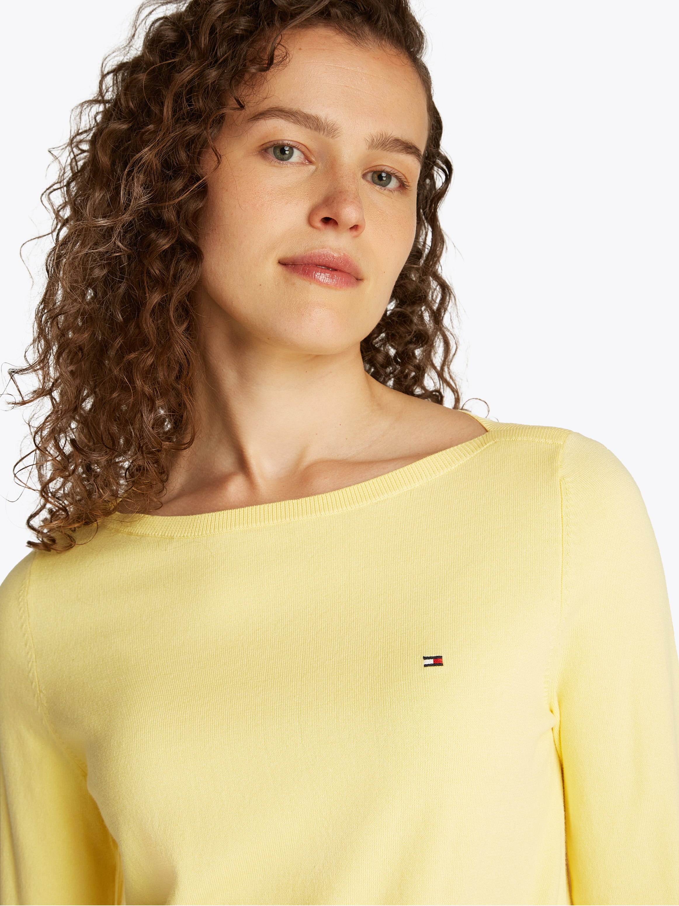 Tommy Hilfiger Strickpullover »CO JERSEY STITCH BOAT-NK SWEATER«, mit Tommy Hilfiger Logo-Flag am Ärmel