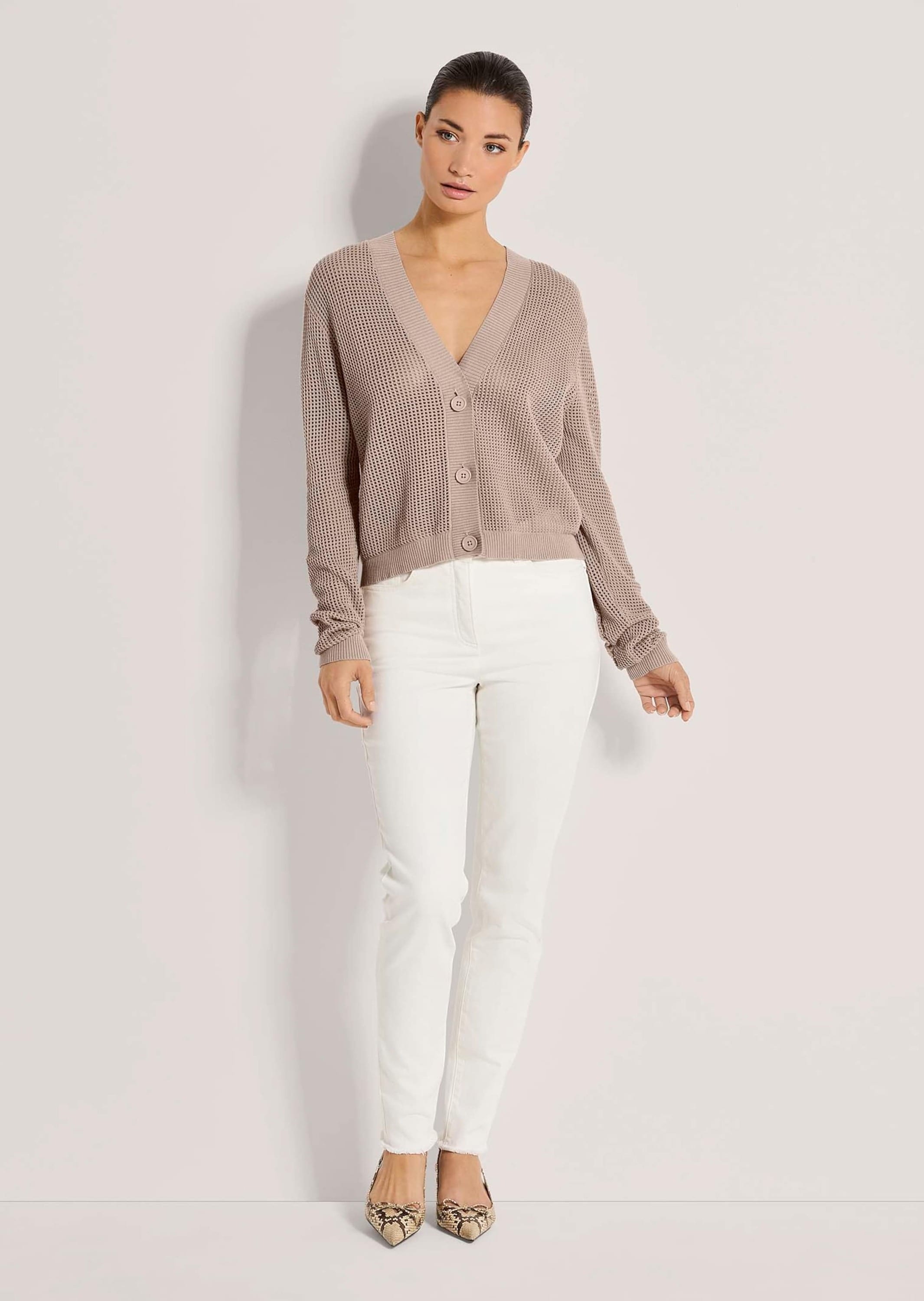 MADELEINE Strickjacke »Strickjacke Kurze Ajour-Strickjacke mit Knöpfen«
