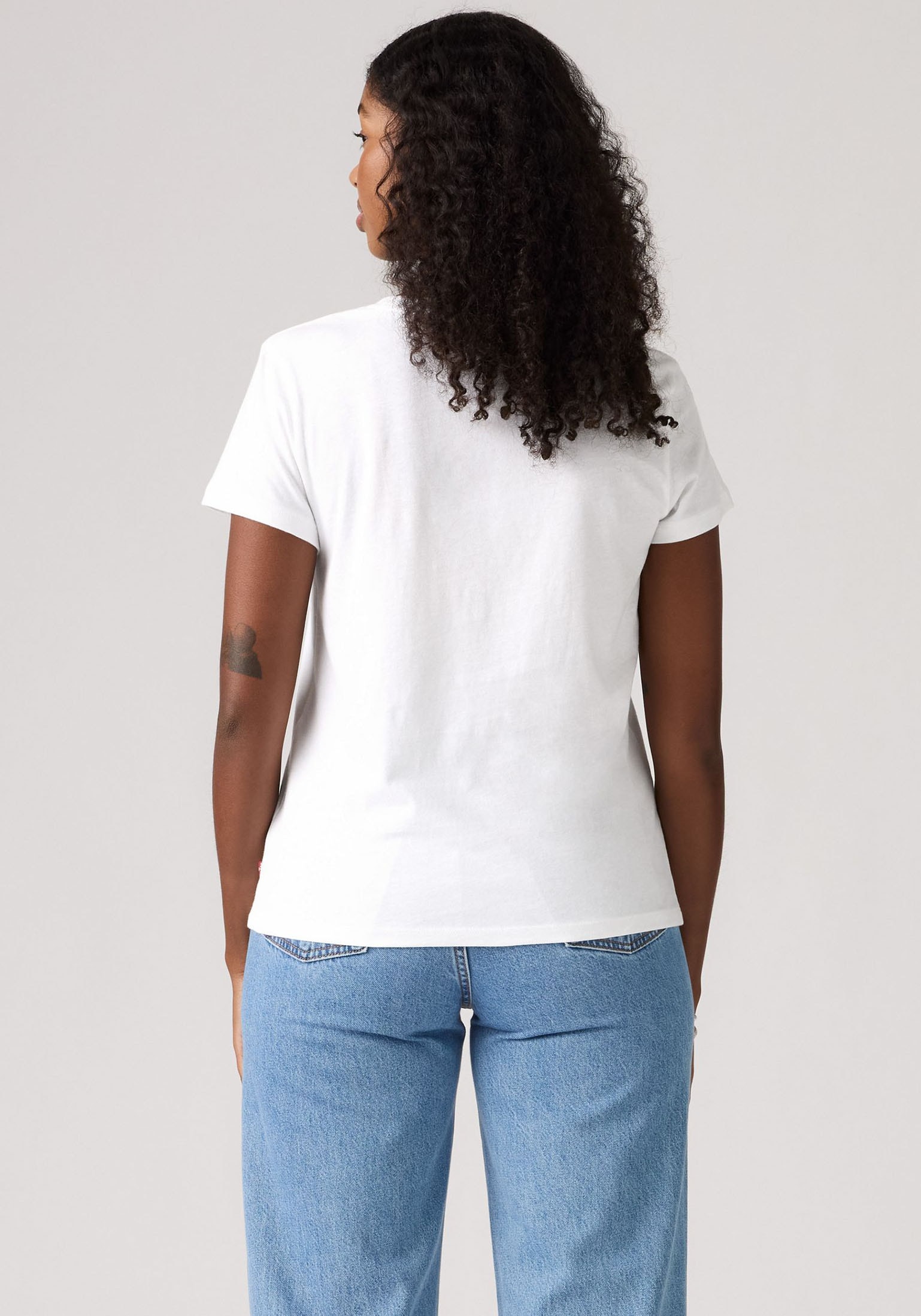 Levi's® Rundhalsshirt »THE PERFECT TEE«, mit Logo im Metallic-Holo Print