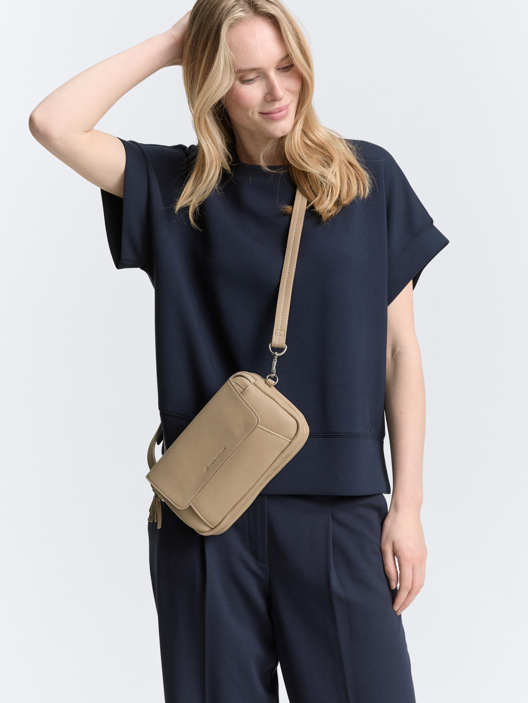 TOM TAILOR Umhängetasche »Tilly« aus fein genarbte Lederimitat im Doppelkammer-Modell mit viel Platz