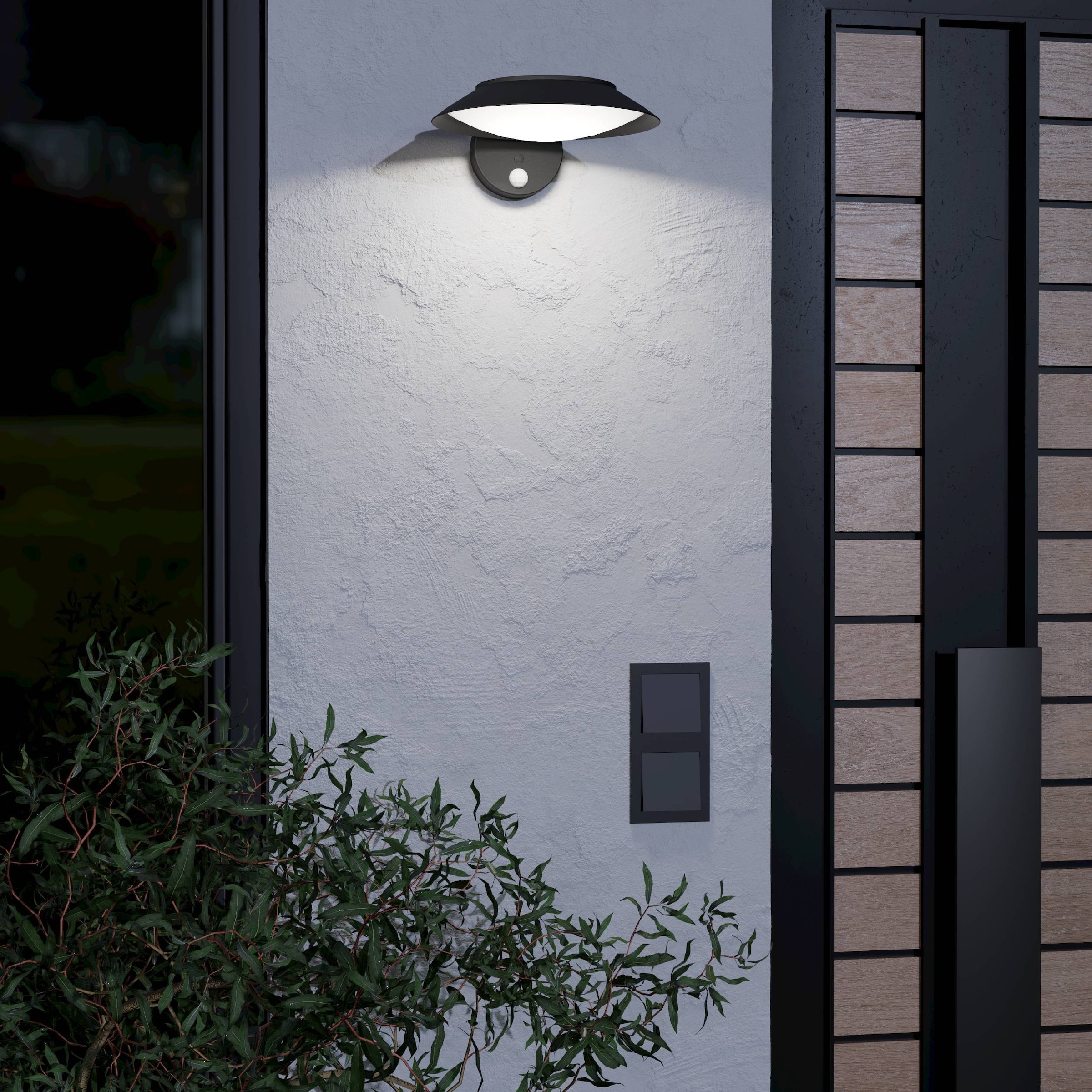 EGLO LED Solarleuchte »Cerrisi LED Wandlampe, Solarlampe,  Bewegungsmelder, Kunststoff, IP44« LED-Modul 1 Stk. Warmweiß Solarleuchte - L25 x H10,5 x AL30 cm - schwarz - 7W inkl.