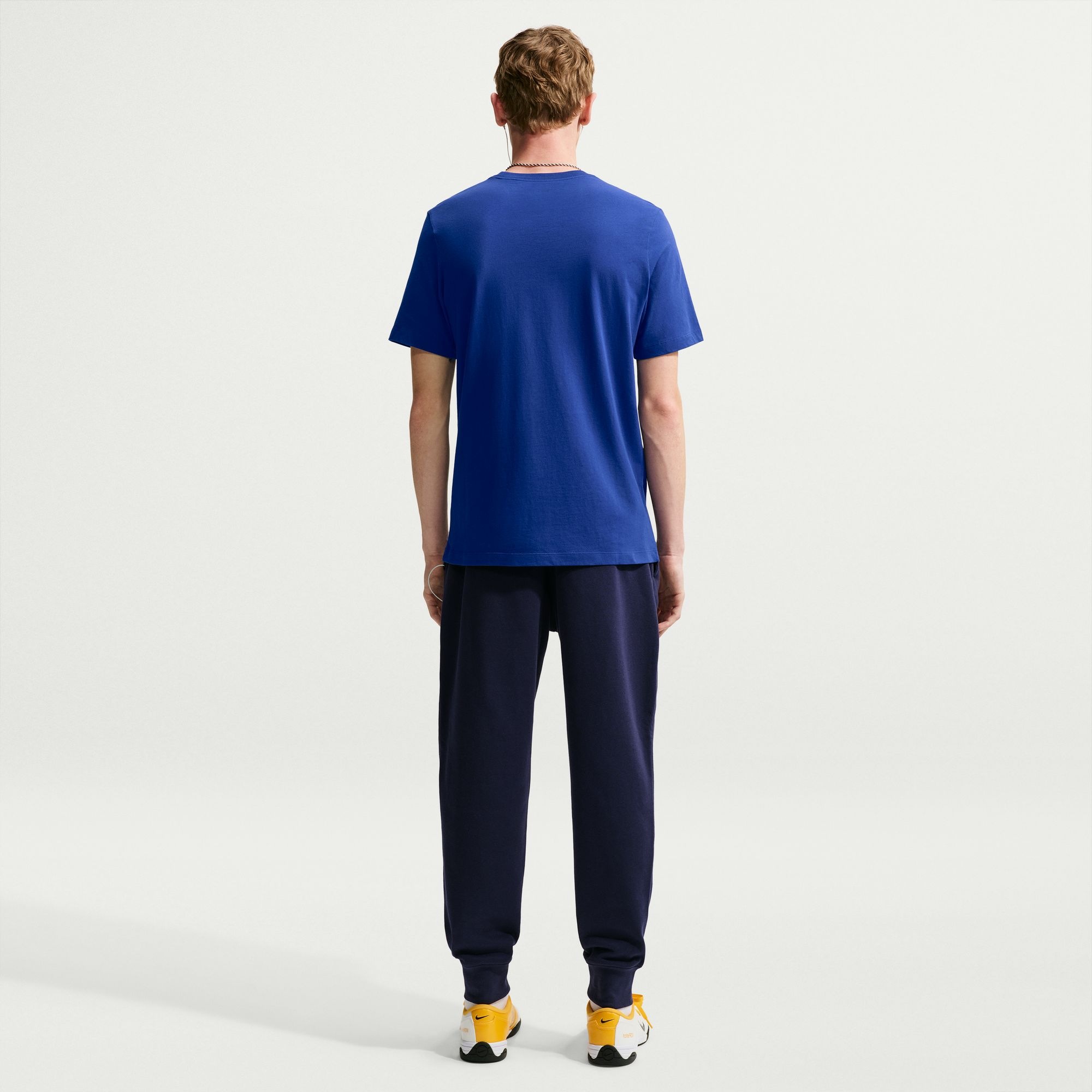 Nike T-Shirt »FCB M NK SWOOSH TEE« für Fußball konzipiert, sportlicher Stil, mit klarer Sport-Optik
