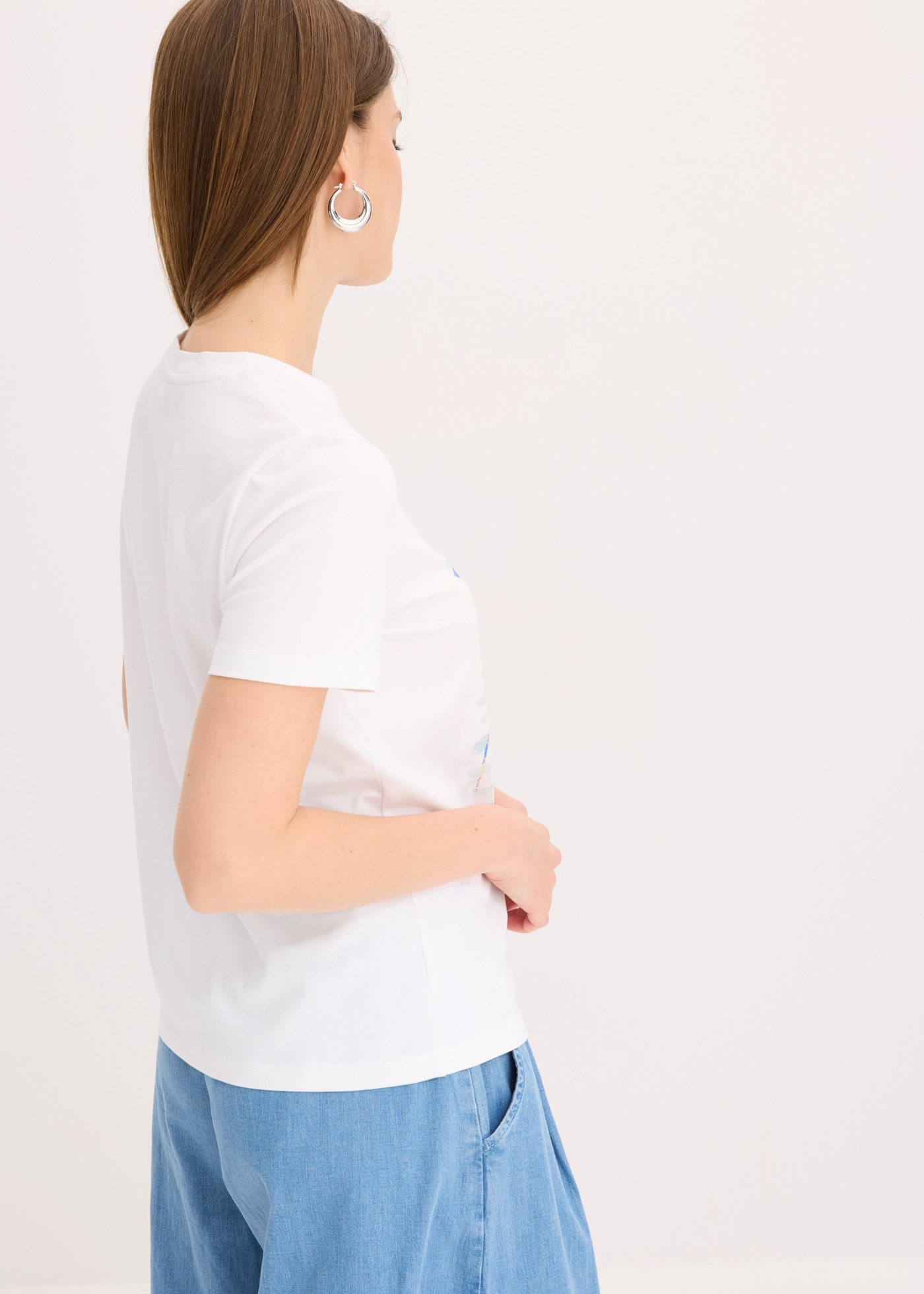bonprix T-Shirt bequeme Passform, aus Baumwolle und Elasthan, Kurzarm-Design