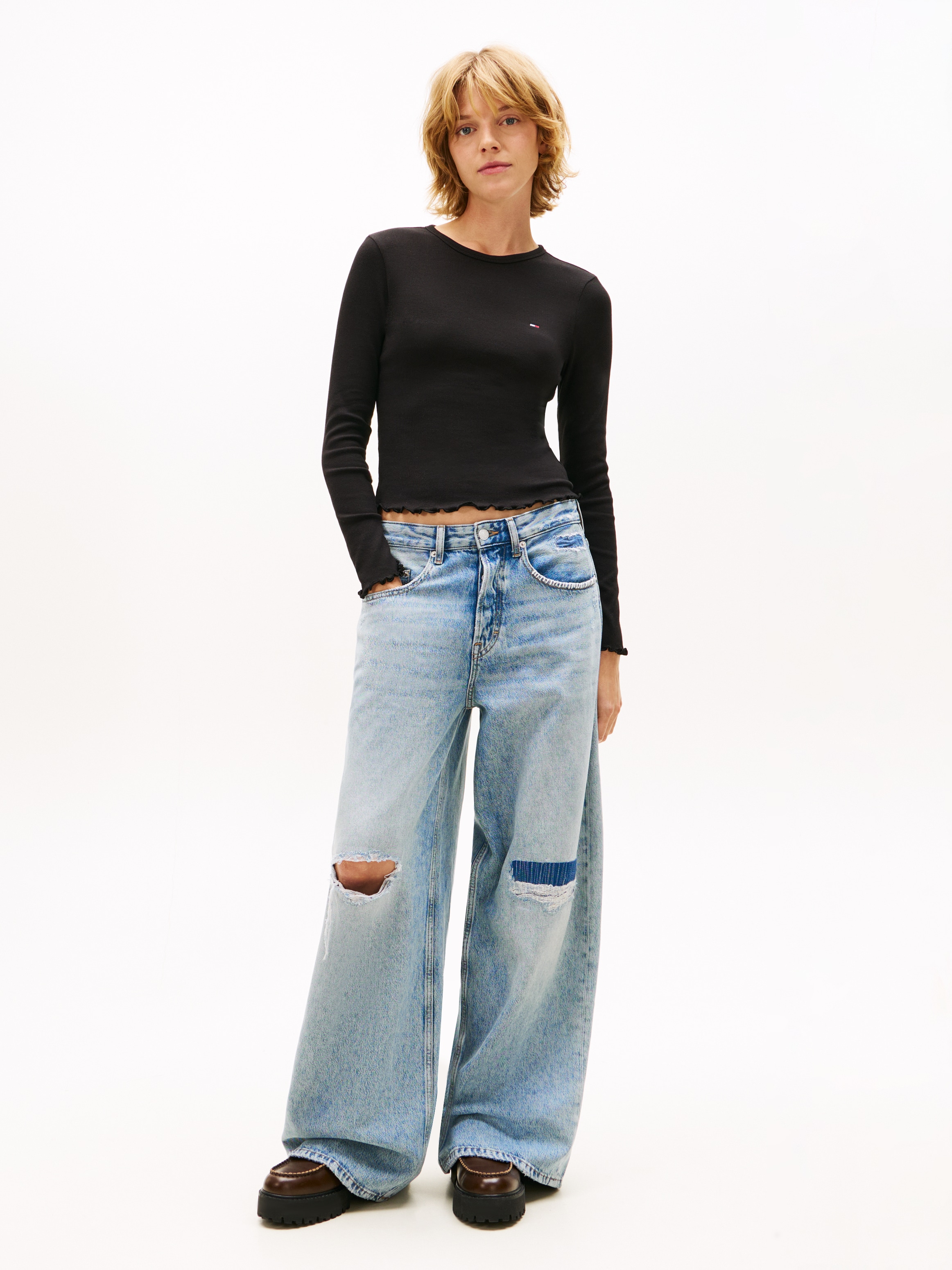 Tommy Jeans Langarmshirt »TJW SLIM SH LETTUCE EDGE RIB LS« mit gerippter Struktur, gewellter Saum