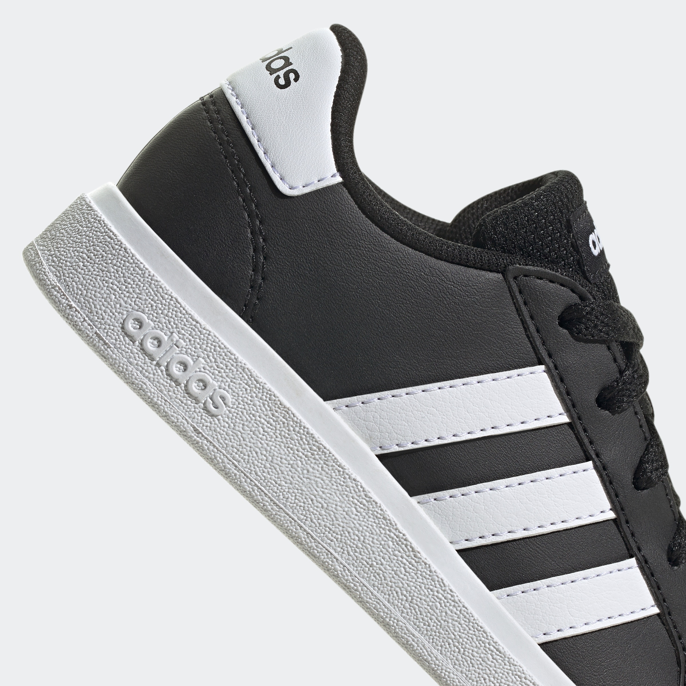 adidas Sportswear Sneaker »GRAND COURT LIFESTYLE TENNIS LACE-UP«, Design auf den Spuren des adidas Superstar