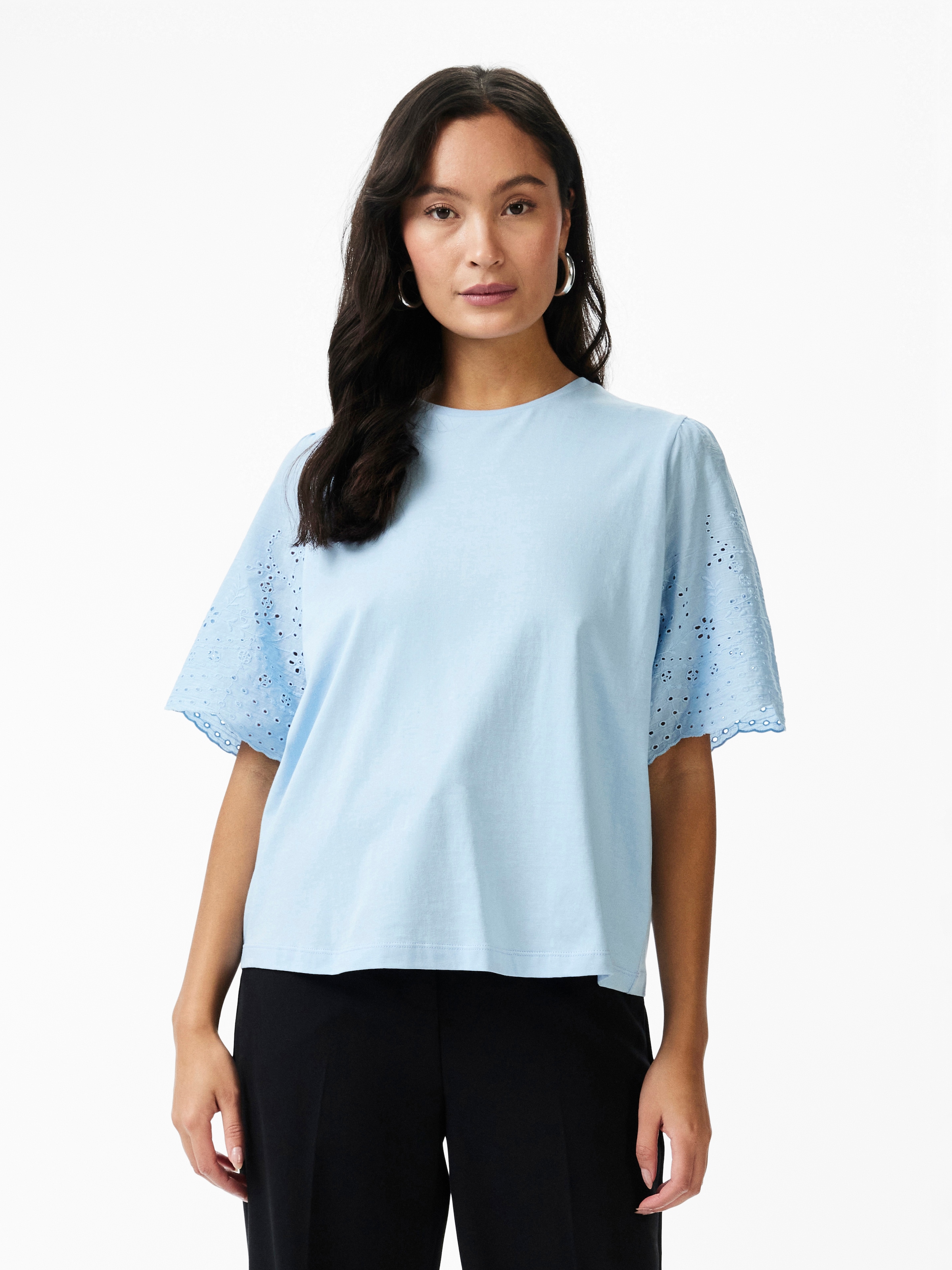 Y.A.S Kurzarmshirt »YASLEX SS TOP W. EMB SLEEVES S. NOOS« mit Lochstickerei
