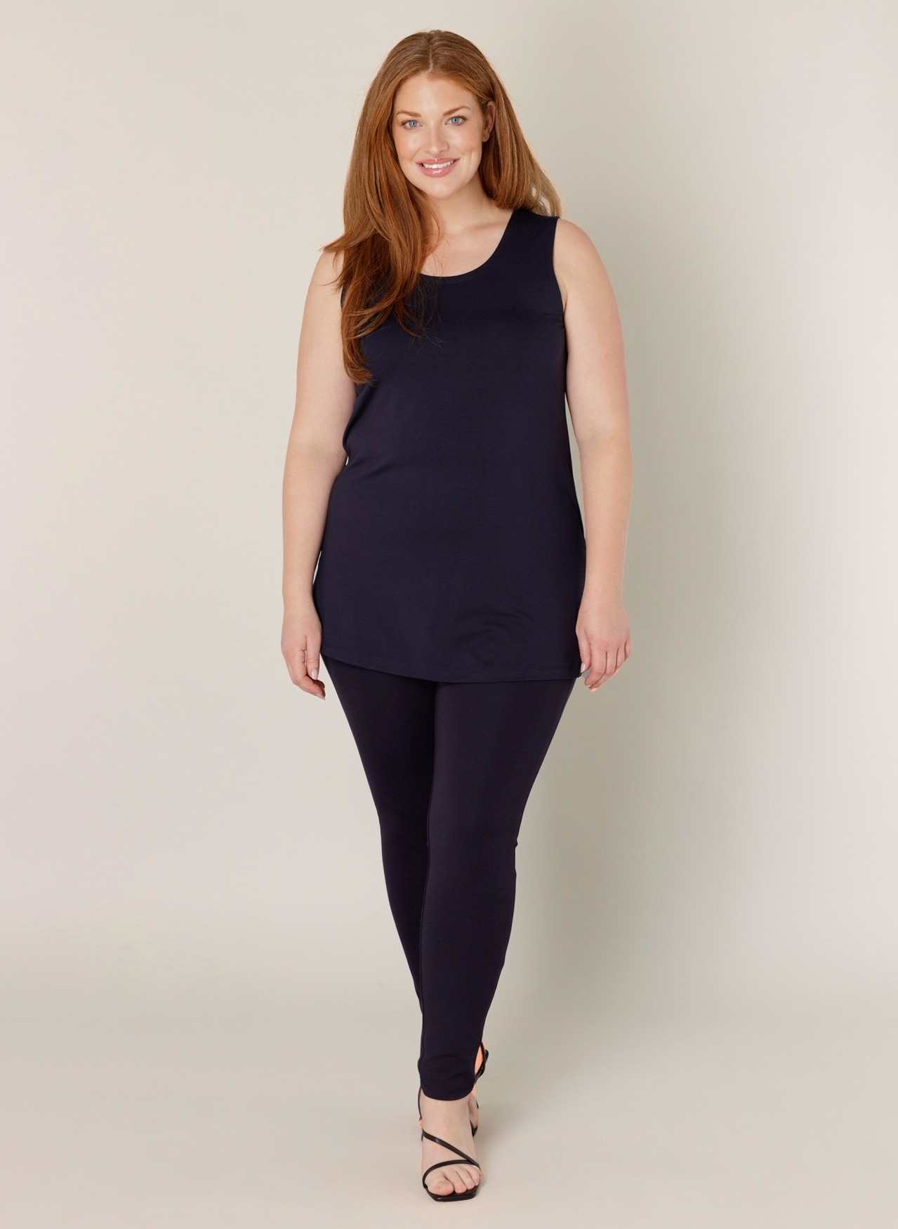 Base Level Curvy Trägertop Hüftbedeckender Schnitt mit Schlitzen am Saum