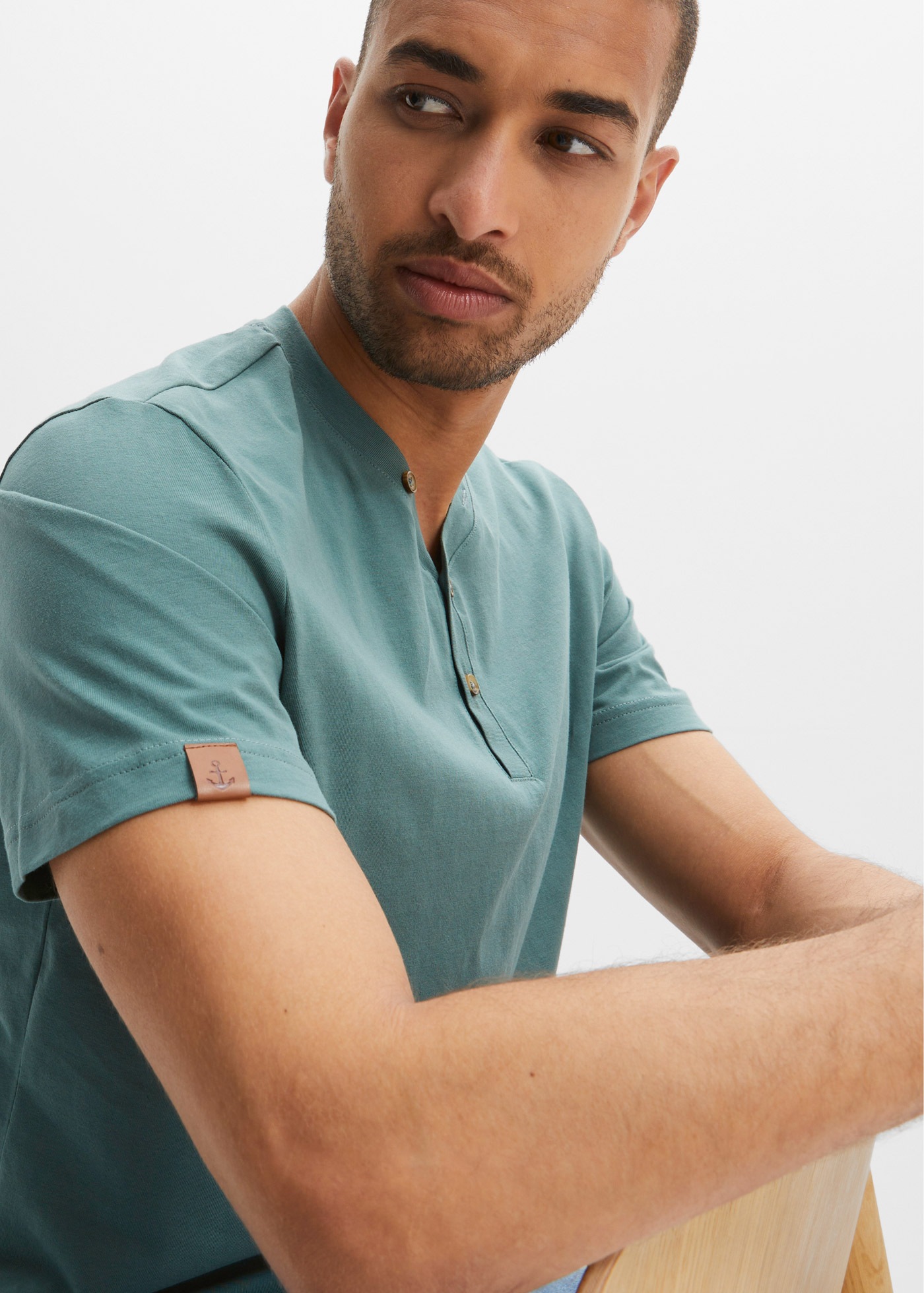 bonprix Henleyshirt »Henleyshirt (2er Pack) aus reiner Baumwolle« Packung, 2 Stk. Regular fit, mit Ausschnitt im Henley-Look, aus Baumwolle