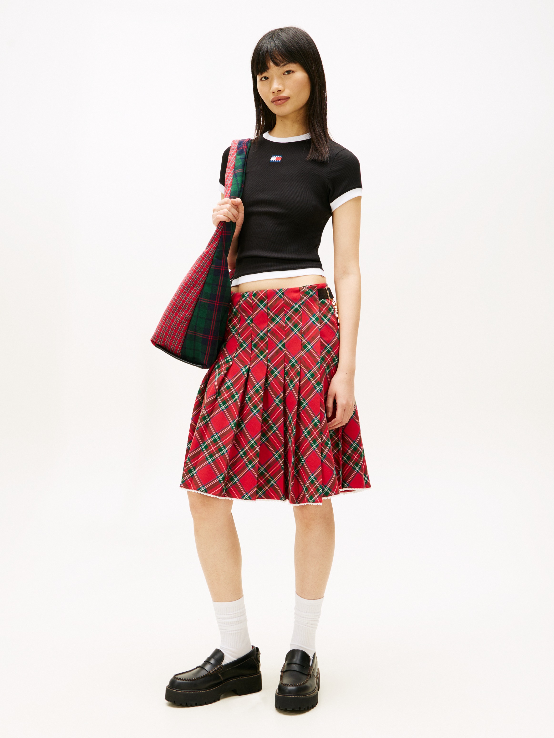 Tommy Jeans Kurzarmshirt »TJW SLIM SH BADGE SS RIB EXT« in gerippter Struktur