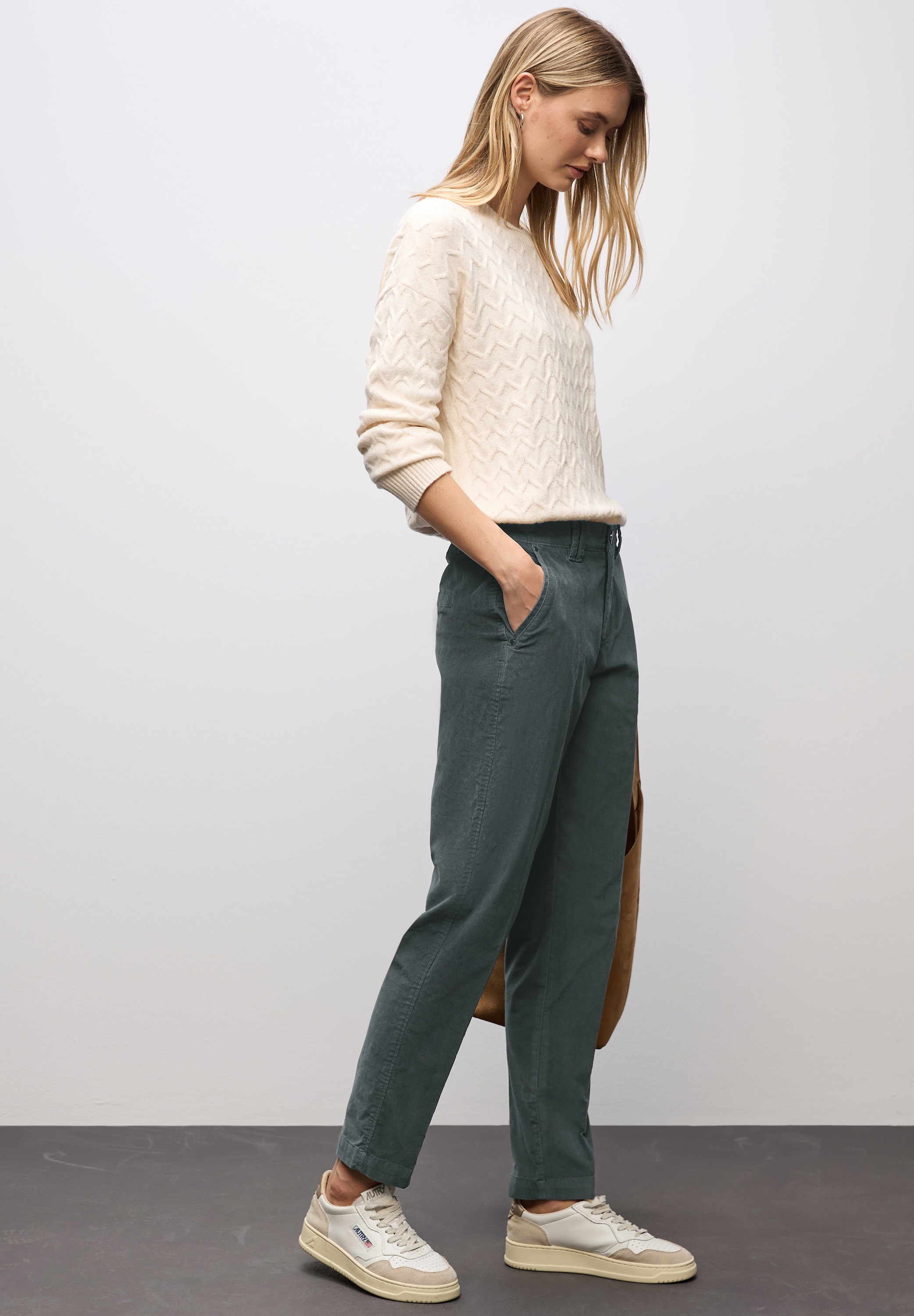 STREET ONE Chinohose »Velvet«  mit Taschen