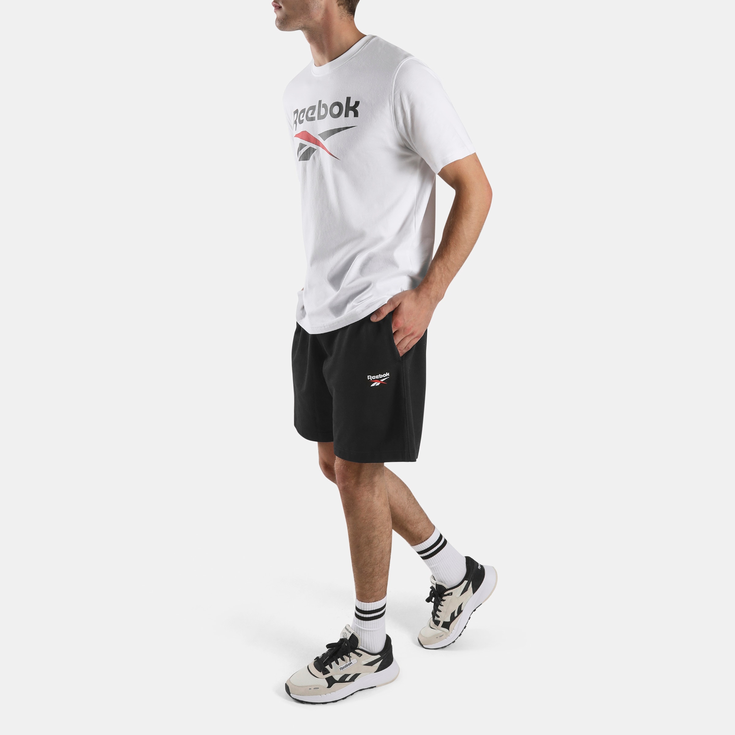 Reebok Sweatshorts »ID SMALL LOGO SHORTS«  sportlicher Stil